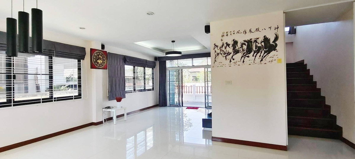 ขายบ้านระยอง : ด่วน 🏠ขายบ้านเดี่ยว 2 ชั้น พท. 83 ตร.ว หมู่บ้านรุ่งเรืองเพลส ใกล้เซ็นทรัลระยอง 2 กม. และหาดแม่รำพึง 20 กม. เหมาะสุดๆ สำหรับบ้านพักตากอากาศครอบครัวใหญ่