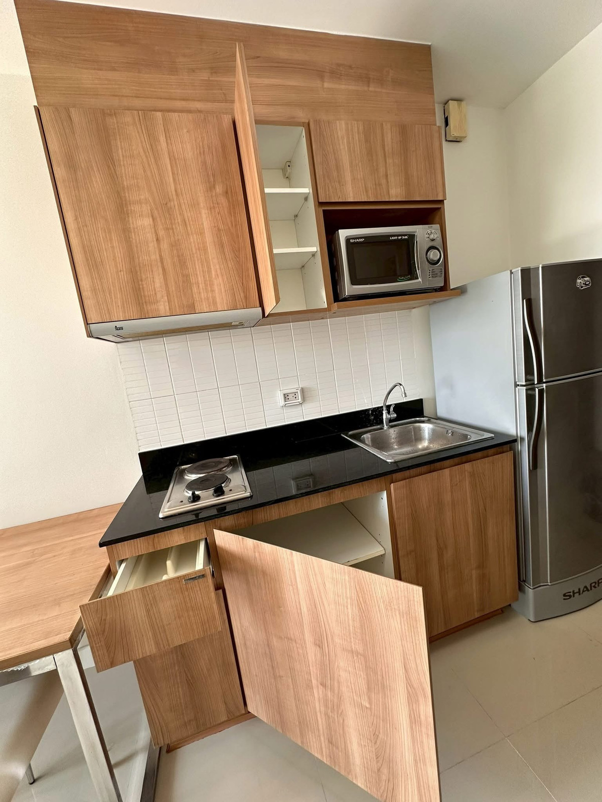 For SaleCondoLadprao, Central Ladprao : Urgent Sale ✨ IDEO Ladprao 5 ✨ South-facing, good ventilation, swimming pool view, city view, Baiyoke Tower visible, near Ladprao Intersection.