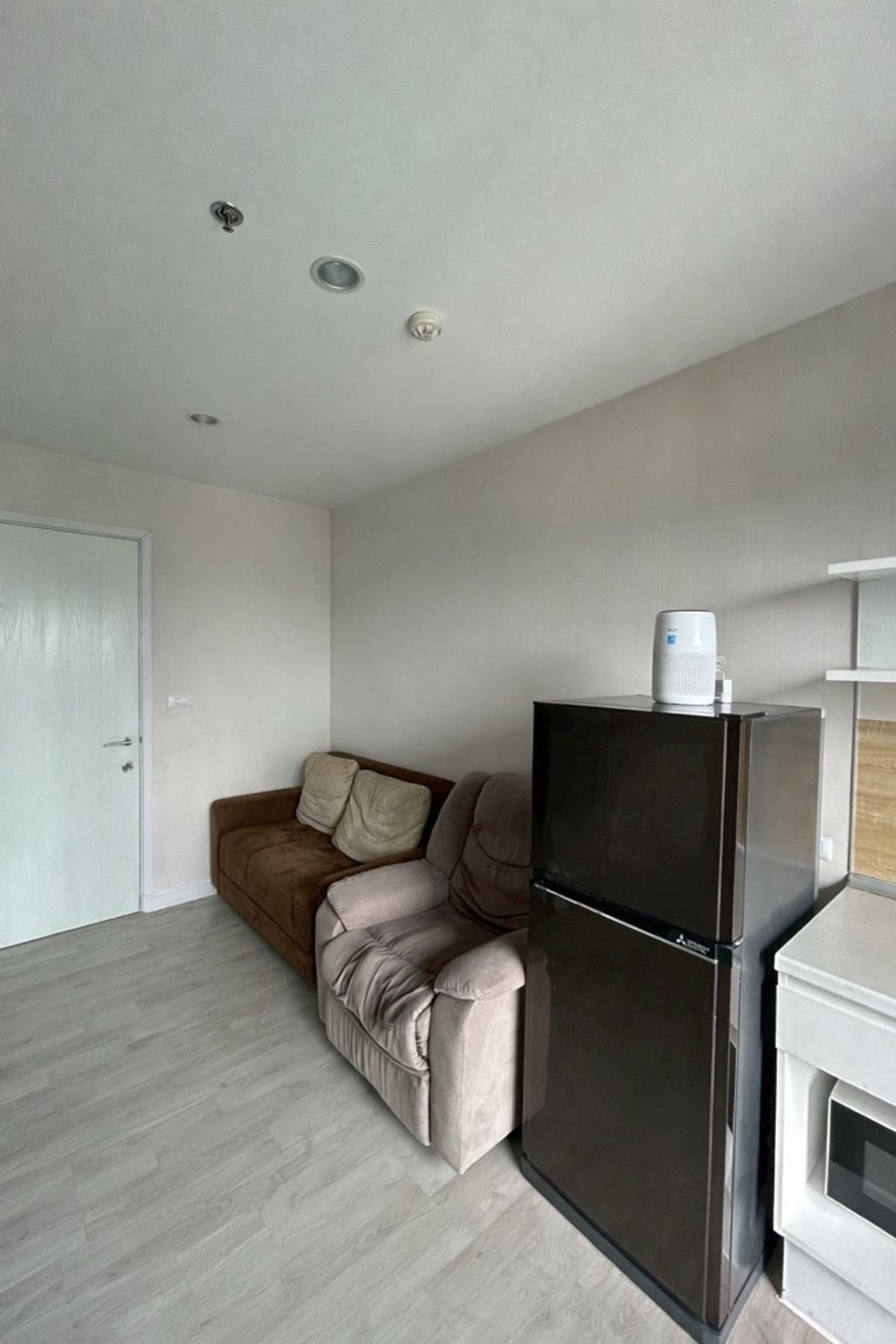 ให้เช่าคอนโดนนทบุรี บางใหญ่ บางบัวทอง : ให้เช่า Plum Condo Central Station (พลัมคอนโด เซ็นทรัล สเตชั่น)
📍ใกล้เซ็นทรัลเวสต์เกต / MRT สามแยกบางใหญ่

✅ ขนาด 27 ตร.ม. | 1 ห้องนอน 1 ห้องน้ำ
ชั้น 26 | ห้องโปร่ง อยู่สบาย