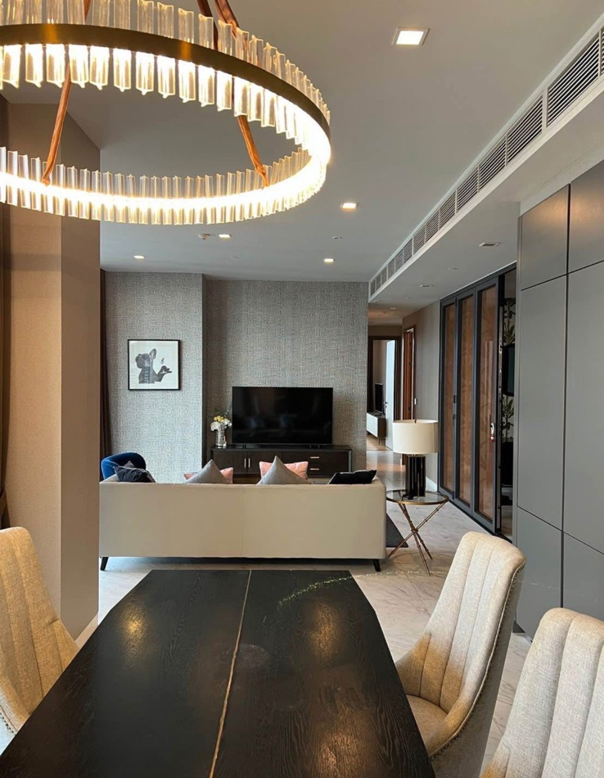 For SaleCondoSukhumvit, Asoke, Thonglor : 🔥 Pet-friendly condominium in the heart of Thonglor A rare unit with panoramic city views 👑