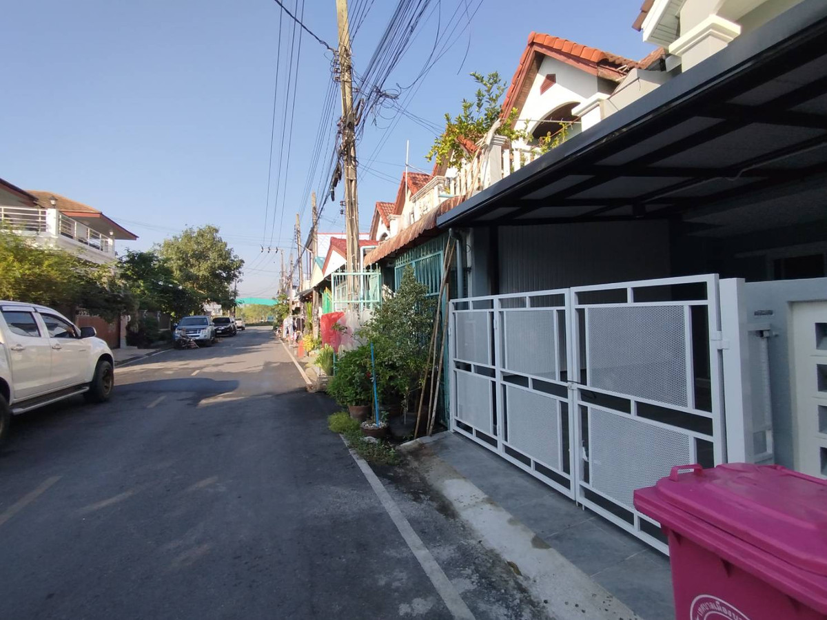 For SaleTownhomeNonthaburi, Bang Yai, Bangbuathong : Townhouse for sale, Kamollak Village 1, 16 sq m.