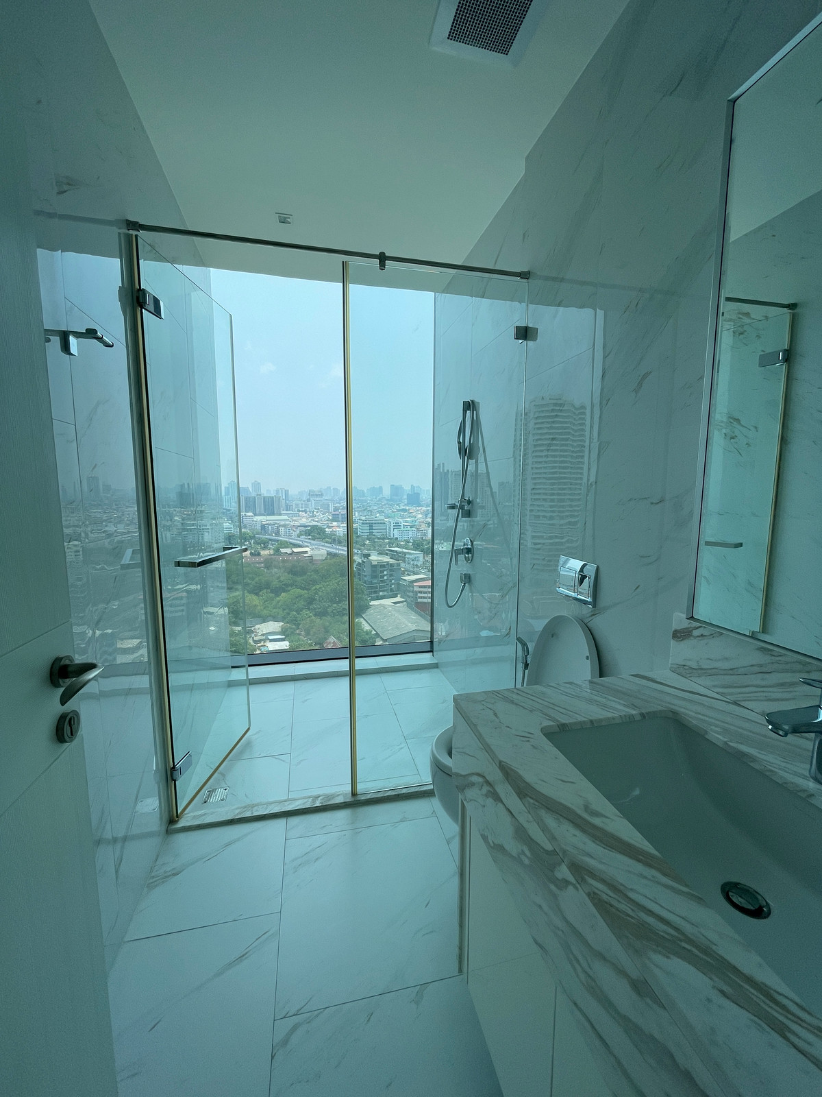 ขายคอนโดพระราม 3 สาธุประดิษฐ์ : ายคอนโดริมน้ำสุดหรู CANAPAYA RESIDENCES (คณาพญา เรสซิเดนซ์) 2 ห้องนอน 2 ห้องน้ำ  สัมผัสประสบการณ์การใช้ชีวิตเหนือระดับบนโค้งน้ำเจ้าพระยาที่สวยที่สุด พร้อมให้คุณเป็นเจ้าของยูนิตพิเศษในราคาโปรโมชั่น