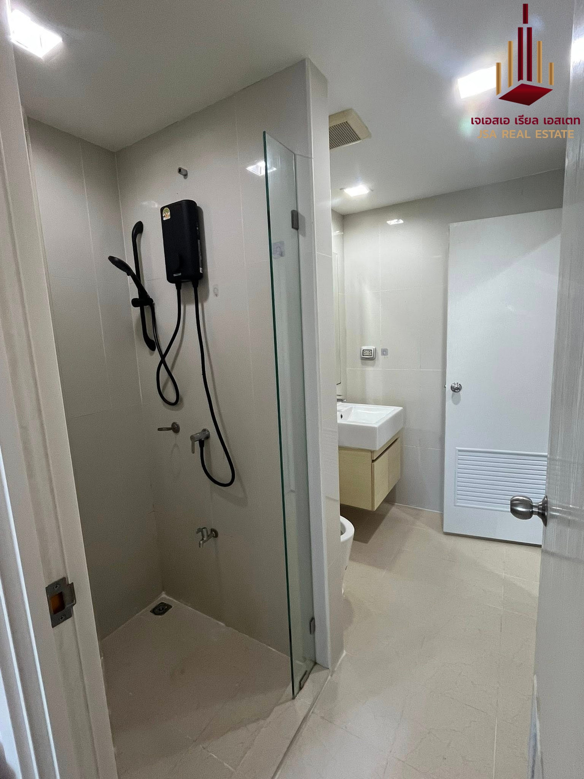 For SaleCondoKasetsart, Ratchayothin : ✨ For Sale: Metro Luxe Kaset Condo ✨ 💰 Only 2,300,000 THB