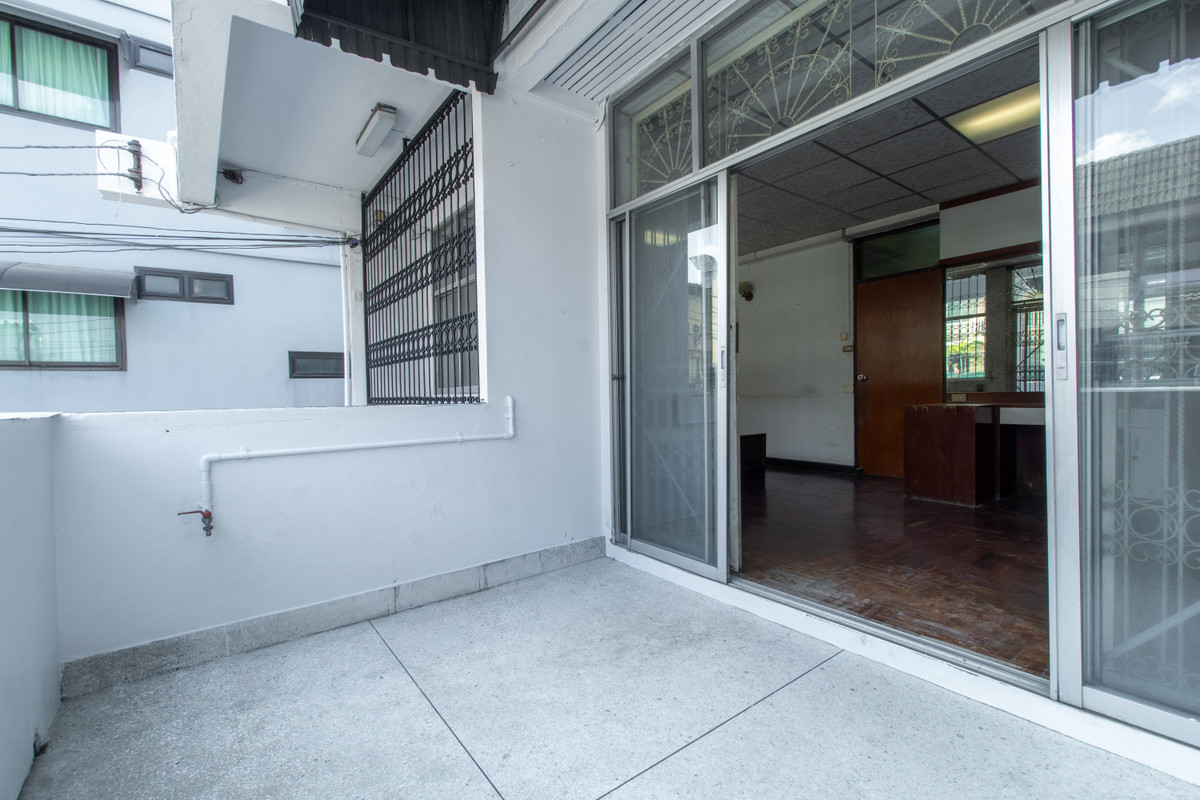 ขายทาวน์โฮมสาทร นราธิวาส : ทาวน์โฮมกลางสาทร — ทำเล Rare Item ใกล้ MRT ลุมพินี 3 ชั้น | ทำเลสาทร-พระรามสี่-ศรีบำเพ็ญ-เย็นอากาศ