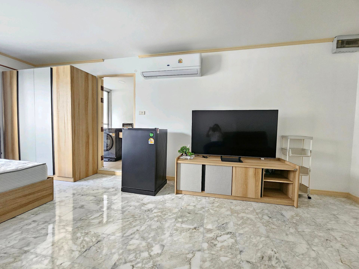 ให้เช่าคอนโดสาทร นราธิวาส : For Rent : ลุมพินี เพลส สาทร ตรงข้ามเทคนิคกรุงเทพ  ใกล้รถไฟฟ้าBTSช่องนนทรี  ค่าเช่า 11,500 บาท พร้อมอยู่ (ห้องตรงปก)  จอดรถฟรี