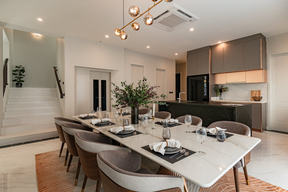 For RentHousePattanakan, Srinakarin : FOR RENT 3-storey luxury home 705sq.m. | Brand-new | Never Occupied | Private Lift 
