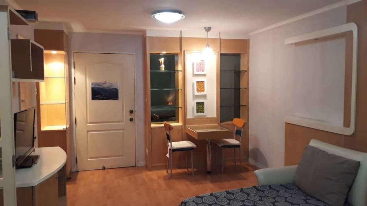 For RentCondoSathorn, Narathiwat : Condo for rent at a cute price Very convenient to travel, connecting Sam Yan, Siam, very easy, can exit in many ways, but quiet, everything to eat just at the entrance of Lumphini Place Suanplu0896620022