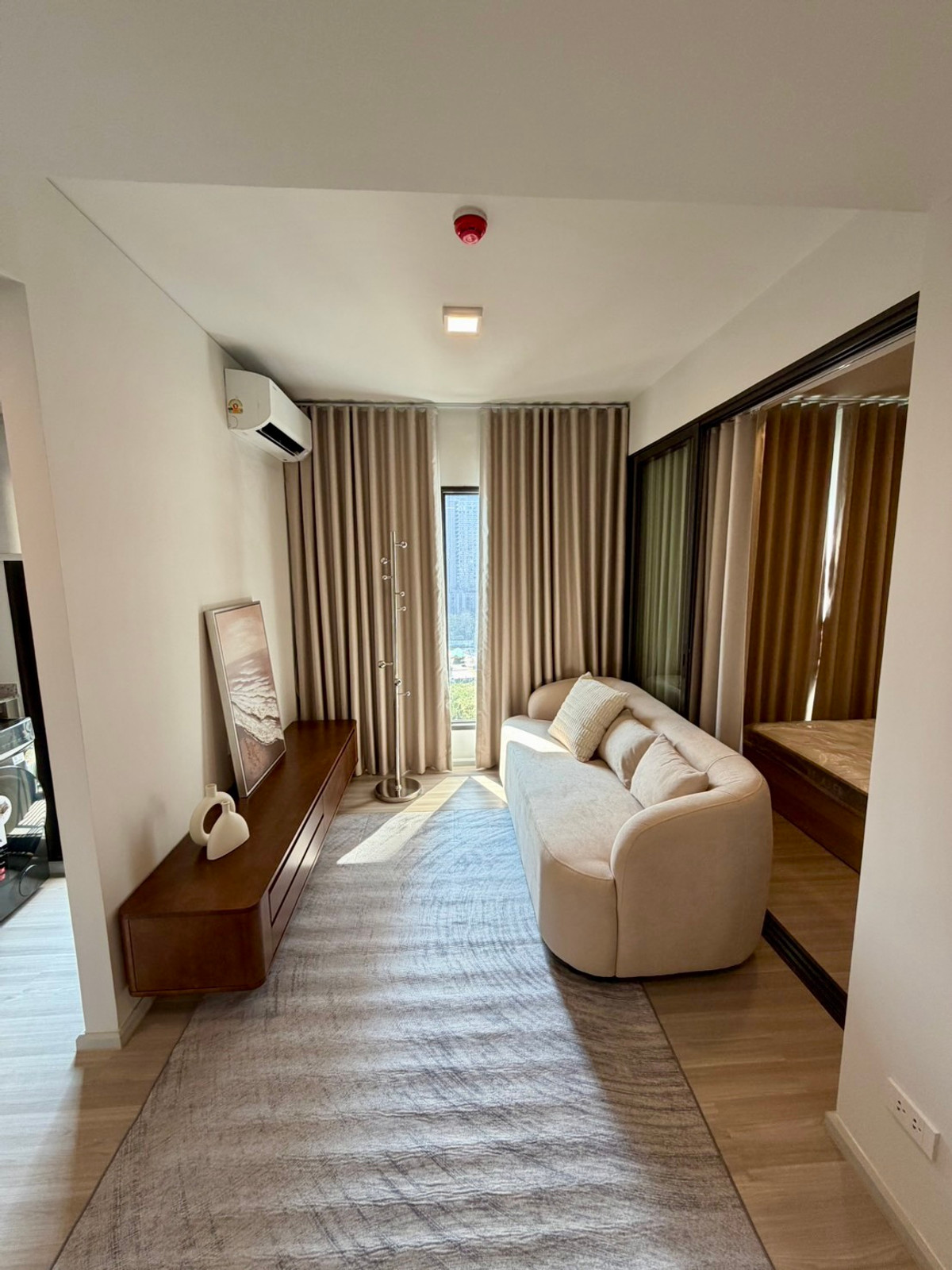 ให้เช่าคอนโดวงเวียนใหญ่ เจริญนคร : ปล่อยเช่า ควินทารา มาย’เดน โพธิ์นิมิตร  ห้องใหม่มือหนึ่ง ไม่เคยเข้าอยู่ ตกแต่งครบครัน พร้อมเข้าอยู่ได้ทันที