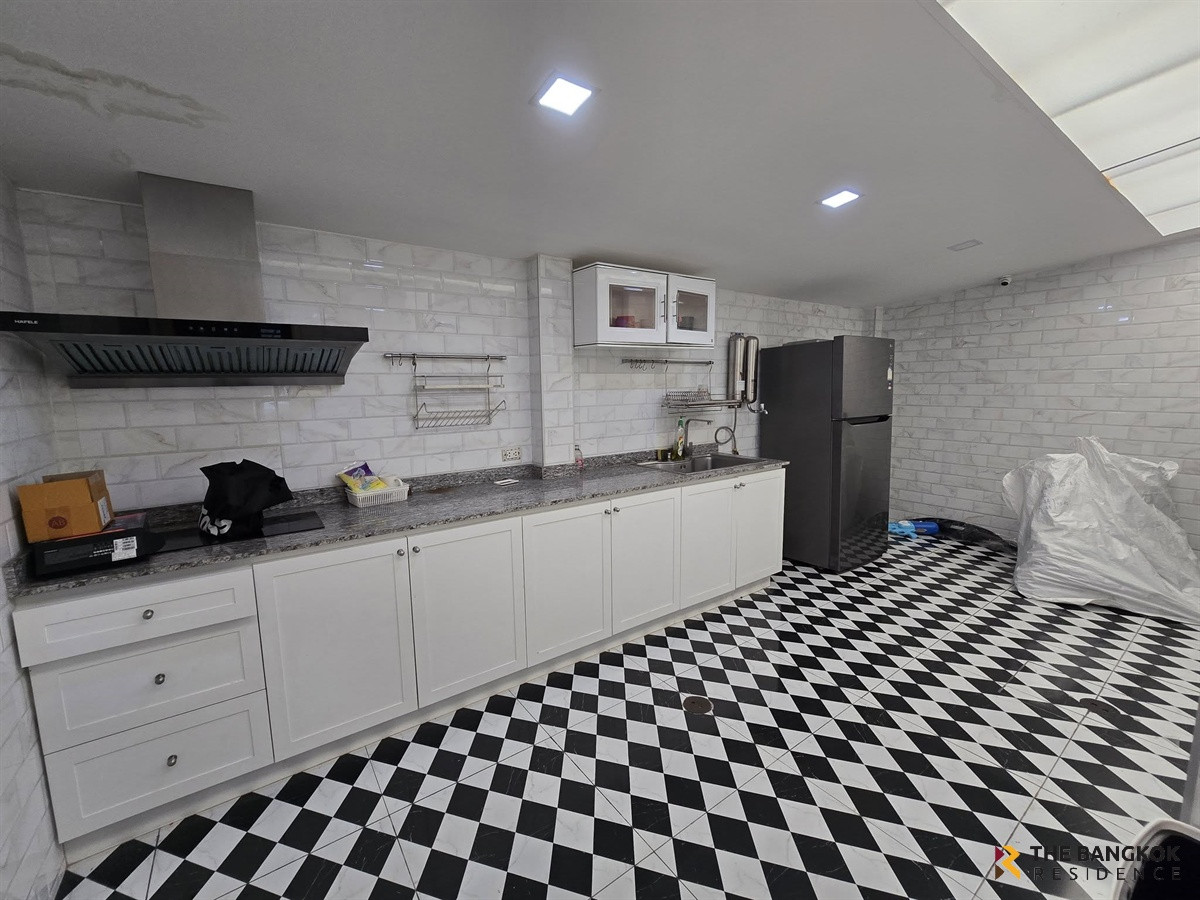 ให้เช่าทาวน์โฮมเกษตร นวมินทร์ ลาดปลาเค้า :  District Ekkamai-Ramintra 💎 ดีไซน์ Modern Luxury ตกแต่งบิ้วอินทั้งหลัง 💖 