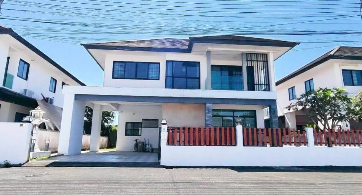 ขายบ้านระยอง : ด่วน 🏠ขายบ้านเดี่ยว 2 ชั้น พท. 83 ตร.ว หมู่บ้านรุ่งเรืองเพลส ใกล้เซ็นทรัลระยอง 2 กม. และหาดแม่รำพึง 20 กม. เหมาะสุดๆ สำหรับบ้านพักตากอากาศครอบครัวใหญ่