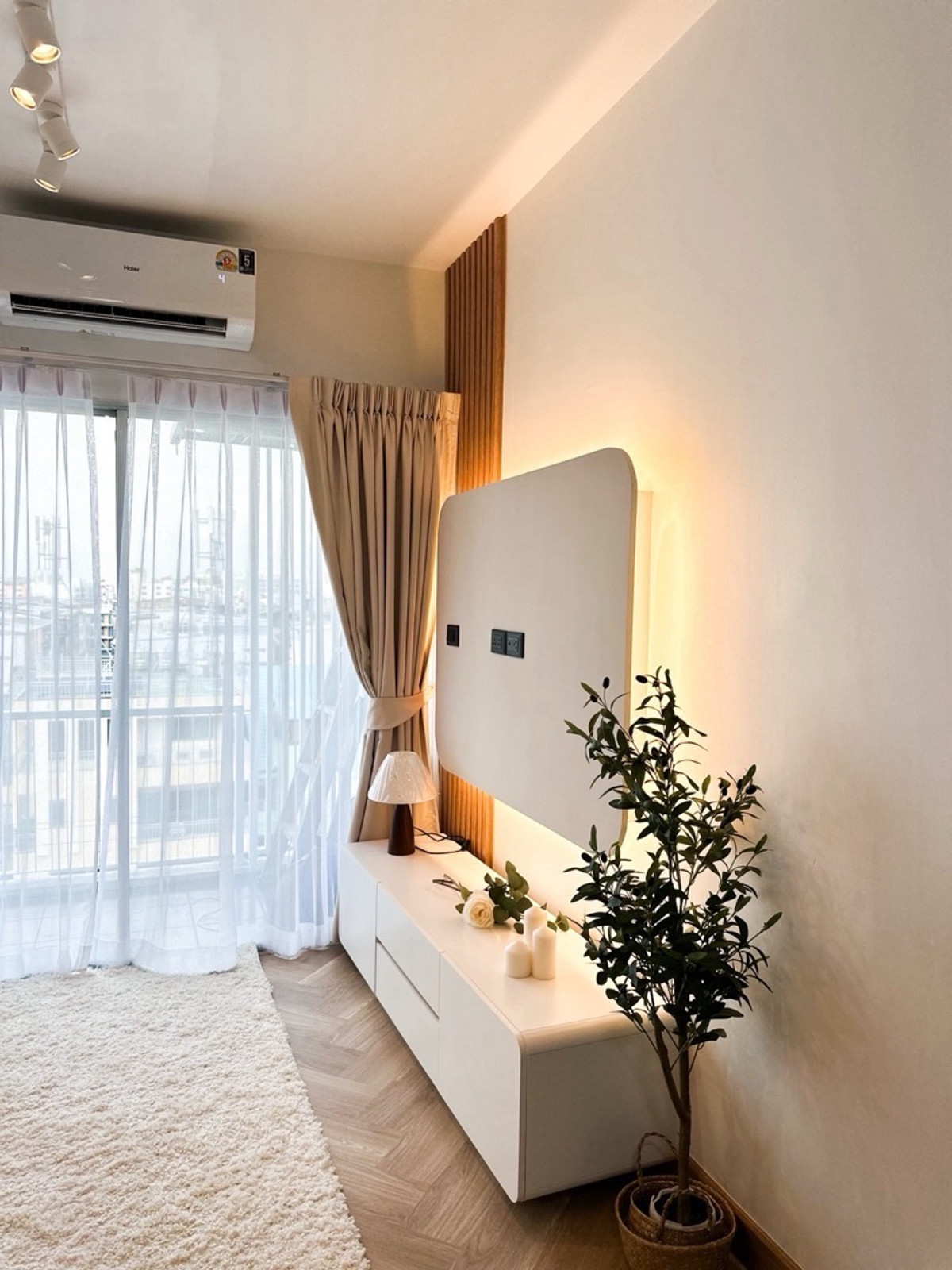 For SaleCondoRama9, Petchburi, RCA : Urgent Sale 🔥 A Space Asoke - Ratchada 🔥 Beautifully decorated and fully furnished. Near MRT Rama 9.