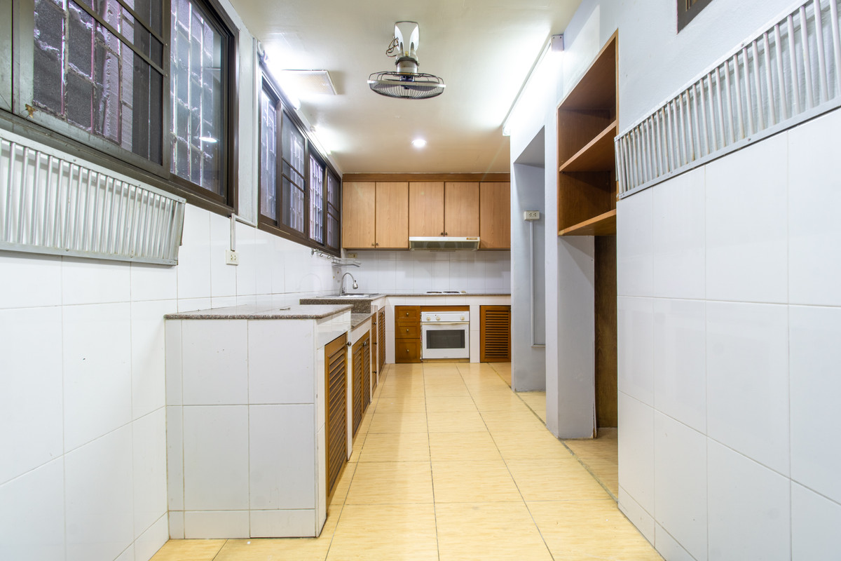 ขายทาวน์โฮมสาทร นราธิวาส : ทาวน์โฮมกลางสาทร — ทำเล Rare Item ใกล้ MRT ลุมพินี 3 ชั้น | ทำเลสาทร-พระรามสี่-ศรีบำเพ็ญ-เย็นอากาศ