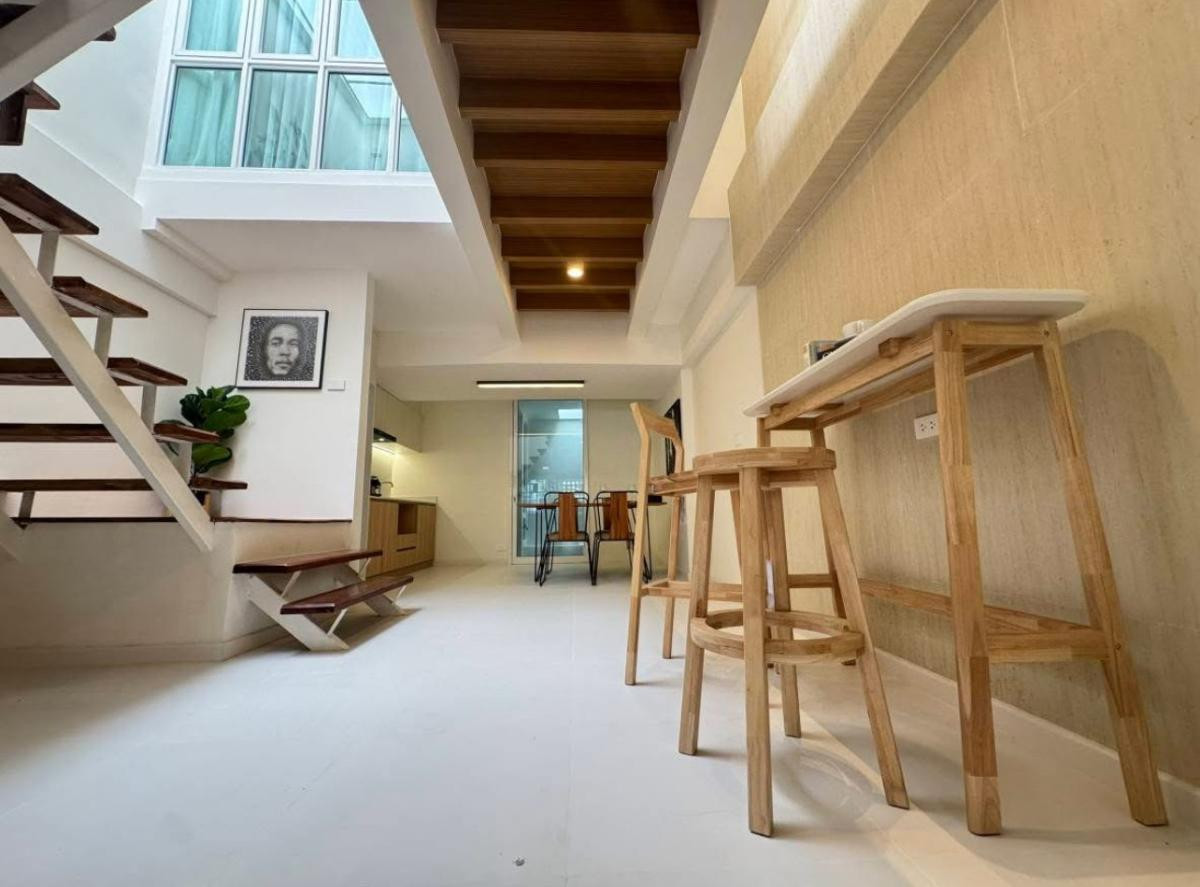 ขายทาวน์โฮมอ่อนนุช อุดมสุข : “เพชร“ ของคลองตันนิเวศน์! 🏡 เหมือนได้บ้านใหม่สไตล์มินิมอล ในทำเลที่ใครๆ ก็อิจฉา! ✨ ส่วนต่างราคาตลาดคุ้มจนต้องรีบทัก ใกล้ทองหล่อ-เอกมัย บ้านที่รีโนเวทเสร็จปุ๊บคนถามเพียบ!