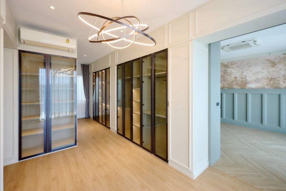 For SaleHousePinklao, Charansanitwong : Single house for sale, Setthasiri Village, Charan-Pinklao, 2 houses, largest edge, area 124.9 sq m, 7 bedrooms, complete with extensions and all built-in furniture. Bang Khun Si Subdistrict Bangkok Noi District Bangkok