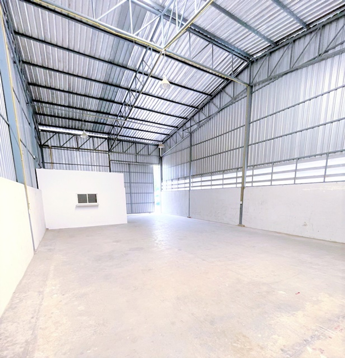 ให้เช่าโกดังรัตนาธิเบศร์ สนามบินน้ำ พระนั่งเกล้า : หลังสุดท้าย รถไฟฟ้าปากเกร็ด 1.8 กม. ติวานนท์ โกดังให้เช่า ปากเกร็ด นนทบุรี เลี่ยงเมืองปากเกร็ด อิมแพ็ค เมืองทองธานี 4กม. 180 ตร.ม วัดกู้