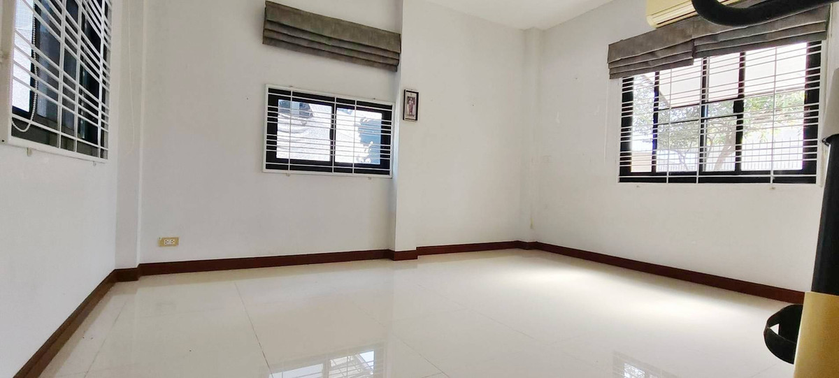 ขายบ้านระยอง : ด่วน 🏠ขายบ้านเดี่ยว 2 ชั้น พท. 83 ตร.ว หมู่บ้านรุ่งเรืองเพลส ใกล้เซ็นทรัลระยอง 2 กม. และหาดแม่รำพึง 20 กม. เหมาะสุดๆ สำหรับบ้านพักตากอากาศครอบครัวใหญ่