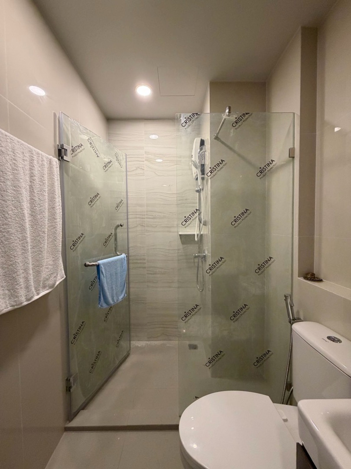 For RentCondoOnnut, Udomsuk : ♥️🩶New condo, new room, first stay, Aspire On Nut Station, next to BTS On Nut, near Lotus On Nut, good location next to Sukhumvit Road, convenient travel, easy to find food.