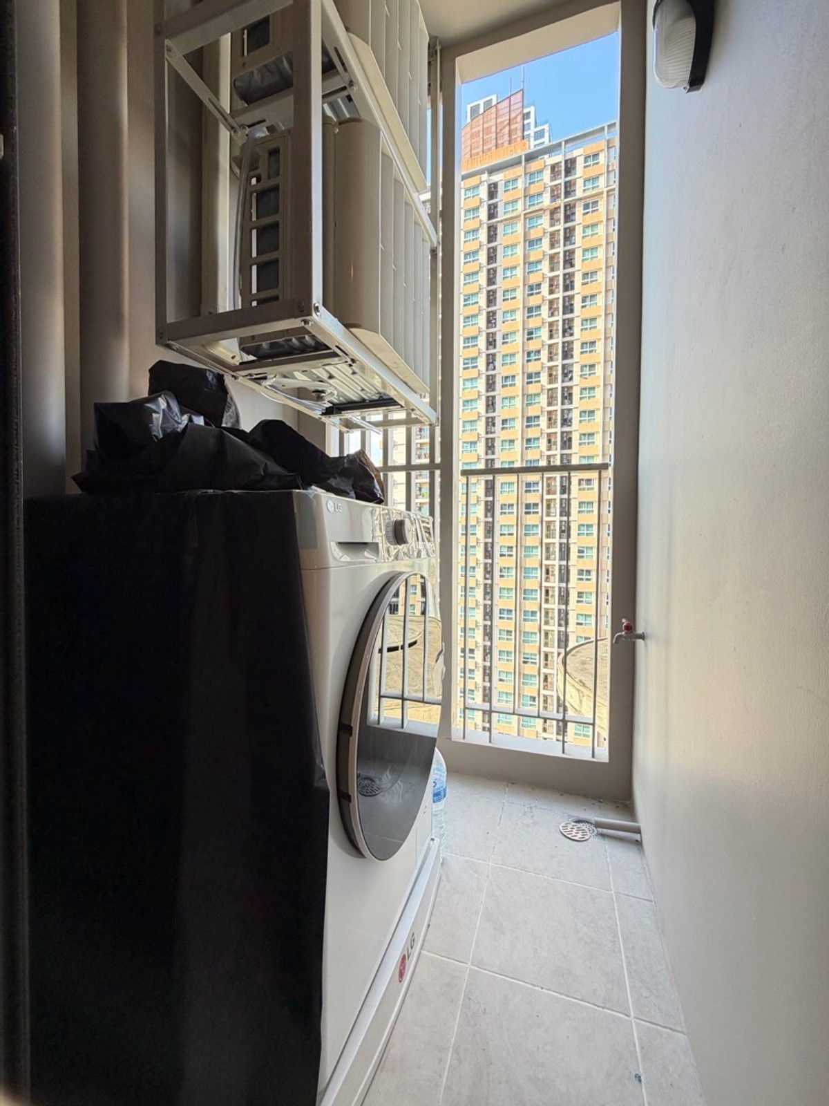 For RentCondoOnnut, Udomsuk : ♥️🩶New condo, new room, first stay, Aspire On Nut Station, next to BTS On Nut, near Lotus On Nut, good location next to Sukhumvit Road, convenient travel, easy to find food.