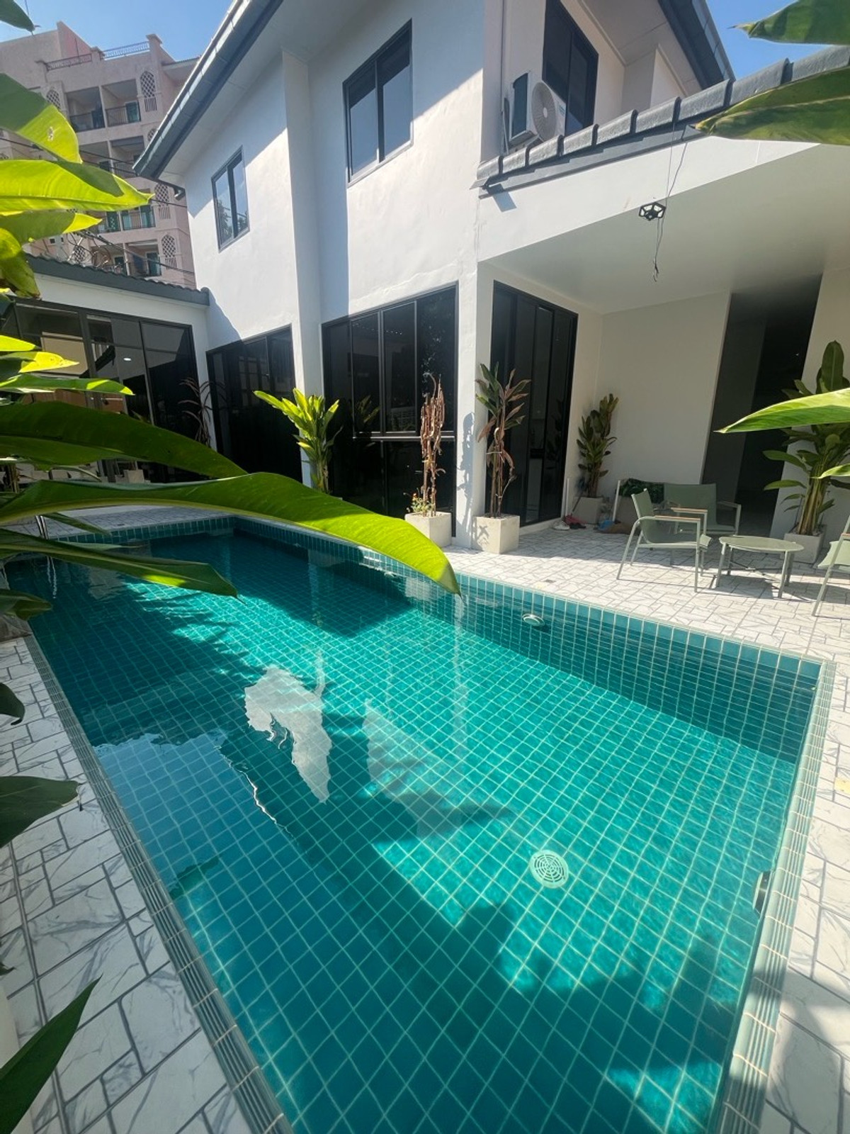 พัทยา บางแสน ชลบุรี สัตหีบ : วิลลา หมู่บ้าน บ้านสวนลลนา 