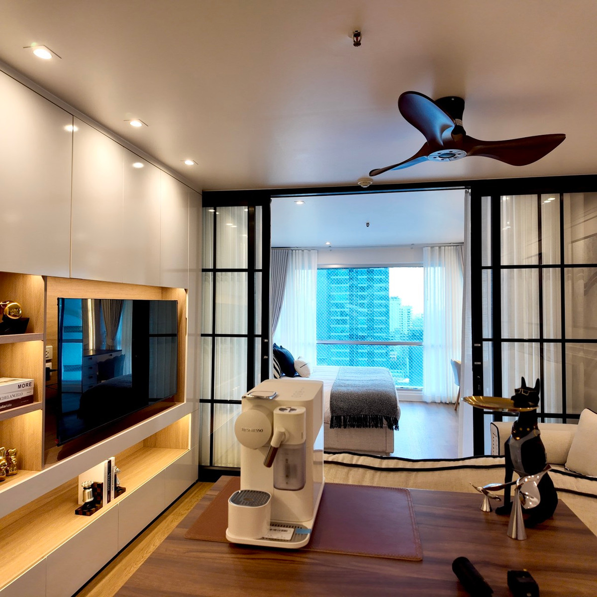 ขายคอนโดนานา : ขายคอนโด Sukhumvit Suite Condo — สุขุมวิท ซอย 13