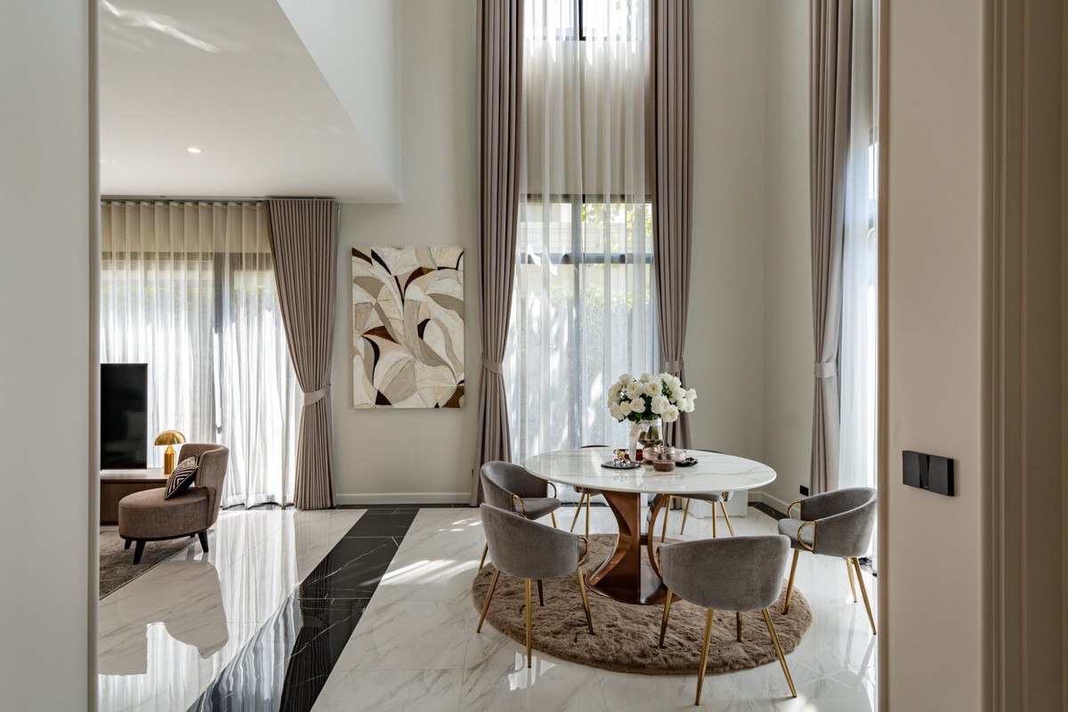 For RentHousePattanakan, Srinakarin : FOR RENT 3-storey luxury home 705sq.m. | Brand-new | Never Occupied | Private Lift 