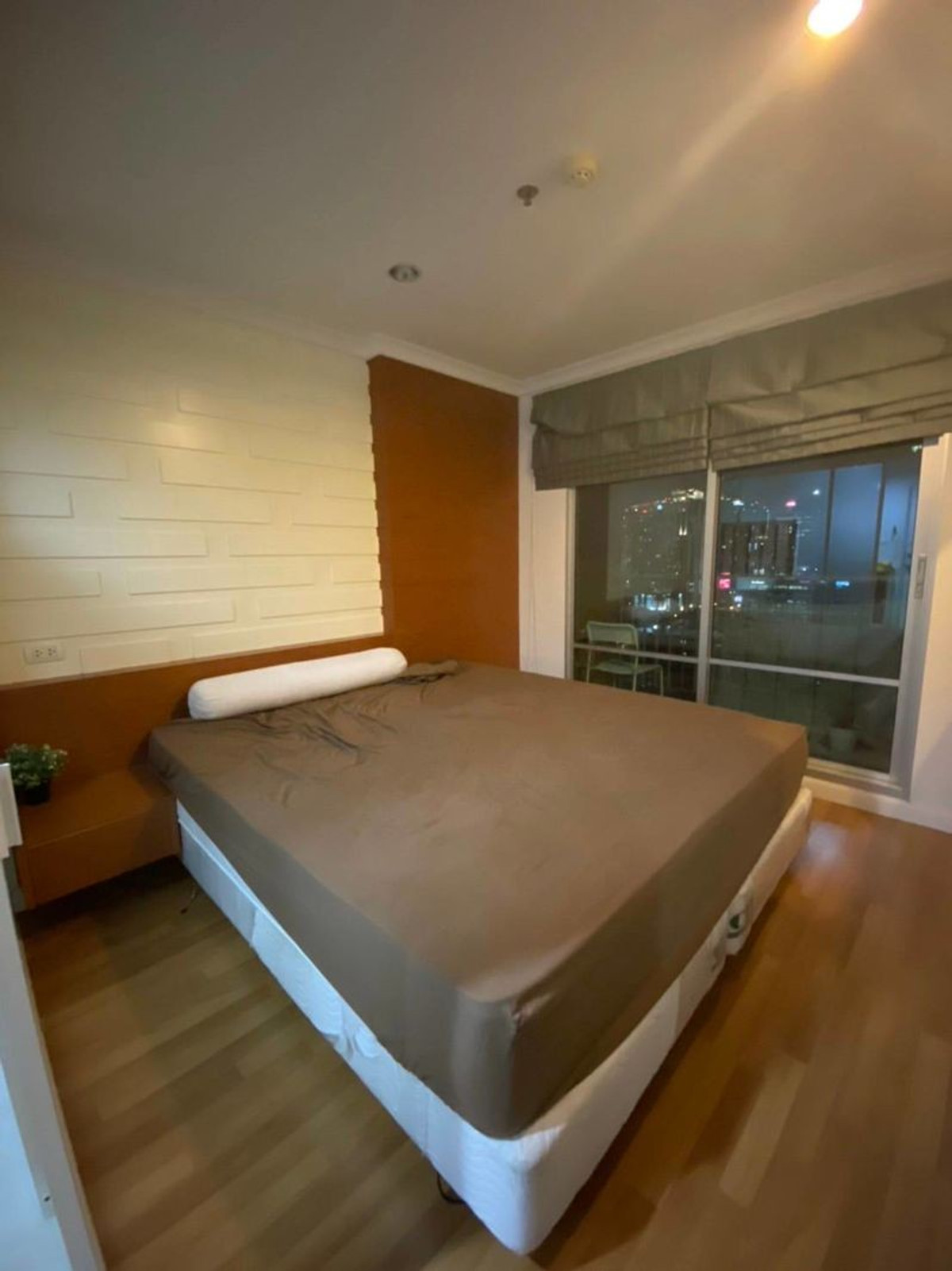 ให้เช่าคอนโดพระราม 9 เพชรบุรีตัดใหม่ RCA : คอนโด ให้เช่า : Lumpini Place Rama9 (( MRT พระราม 9  )) MK-02 line @livingbkk