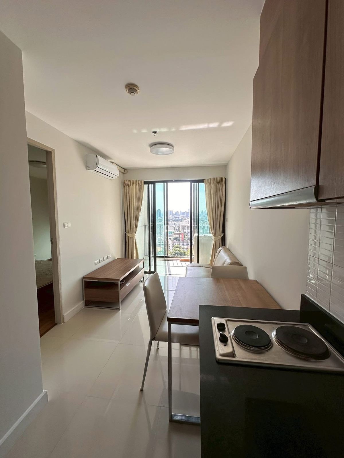 For SaleCondoLadprao, Central Ladprao : Urgent Sale ✨ IDEO Ladprao 5 ✨ South-facing, good ventilation, swimming pool view, city view, Baiyoke Tower visible, near Ladprao Intersection.
