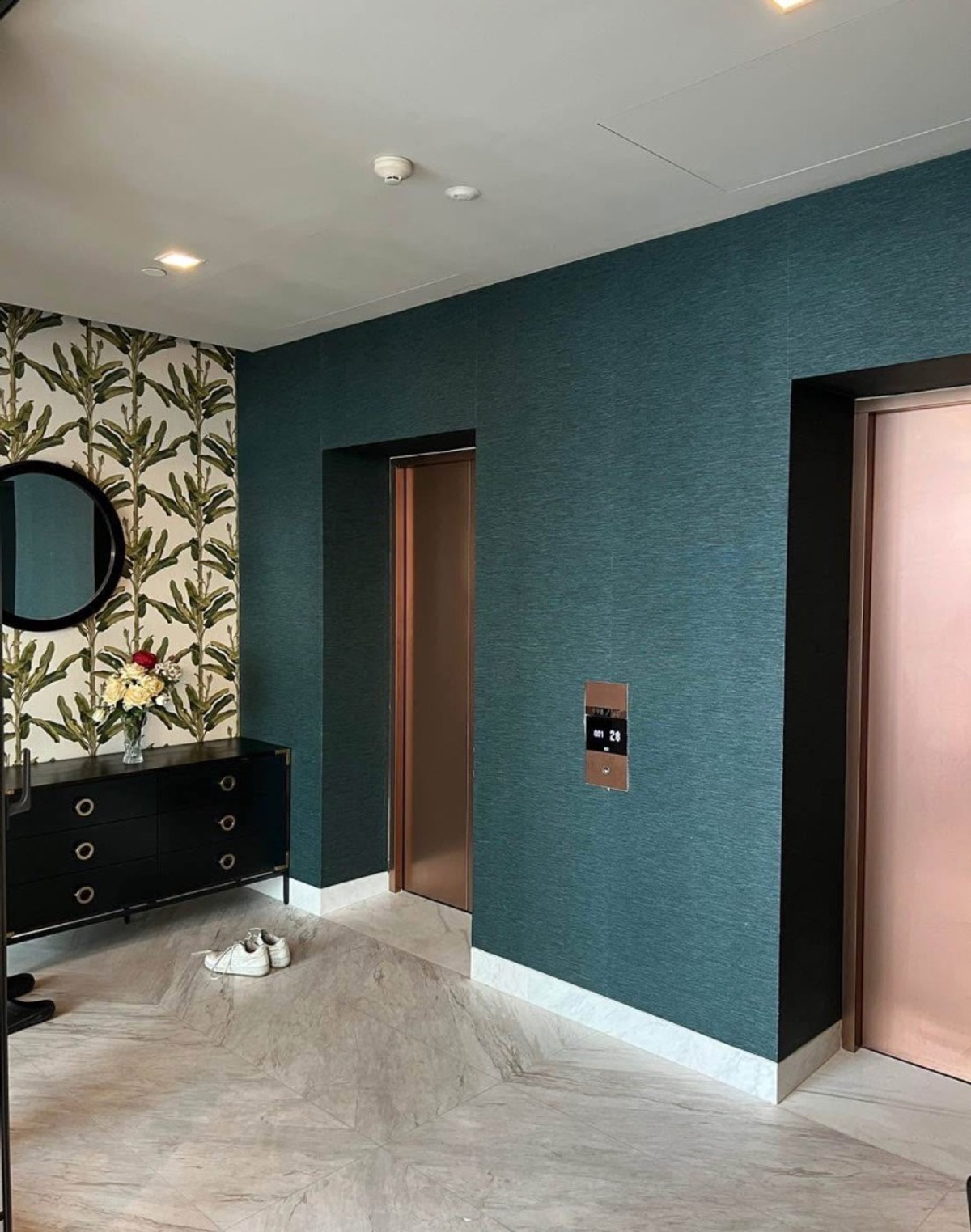 For SaleCondoSukhumvit, Asoke, Thonglor : 🔥 Pet-friendly condominium in the heart of Thonglor A rare unit with panoramic city views 👑