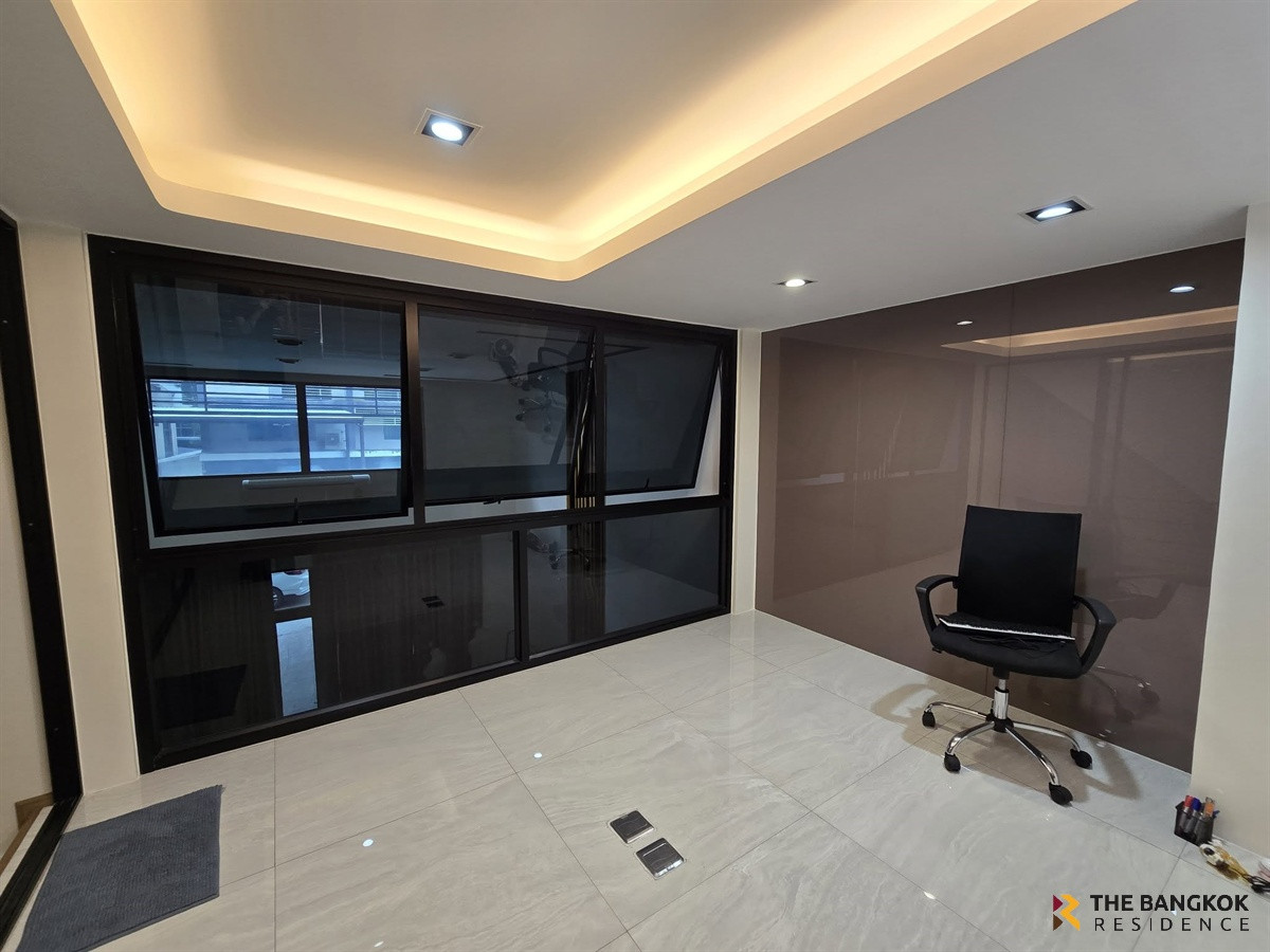 ให้เช่าทาวน์โฮมเกษตร นวมินทร์ ลาดปลาเค้า :  District Ekkamai-Ramintra 💎 ดีไซน์ Modern Luxury ตกแต่งบิ้วอินทั้งหลัง 💖 