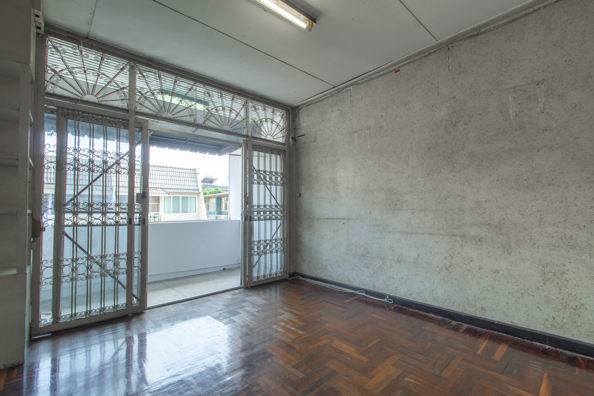 ขายทาวน์โฮมสาทร นราธิวาส : ทาวน์โฮมกลางสาทร — ทำเล Rare Item ใกล้ MRT ลุมพินี 3 ชั้น | ทำเลสาทร-พระรามสี่-ศรีบำเพ็ญ-เย็นอากาศ