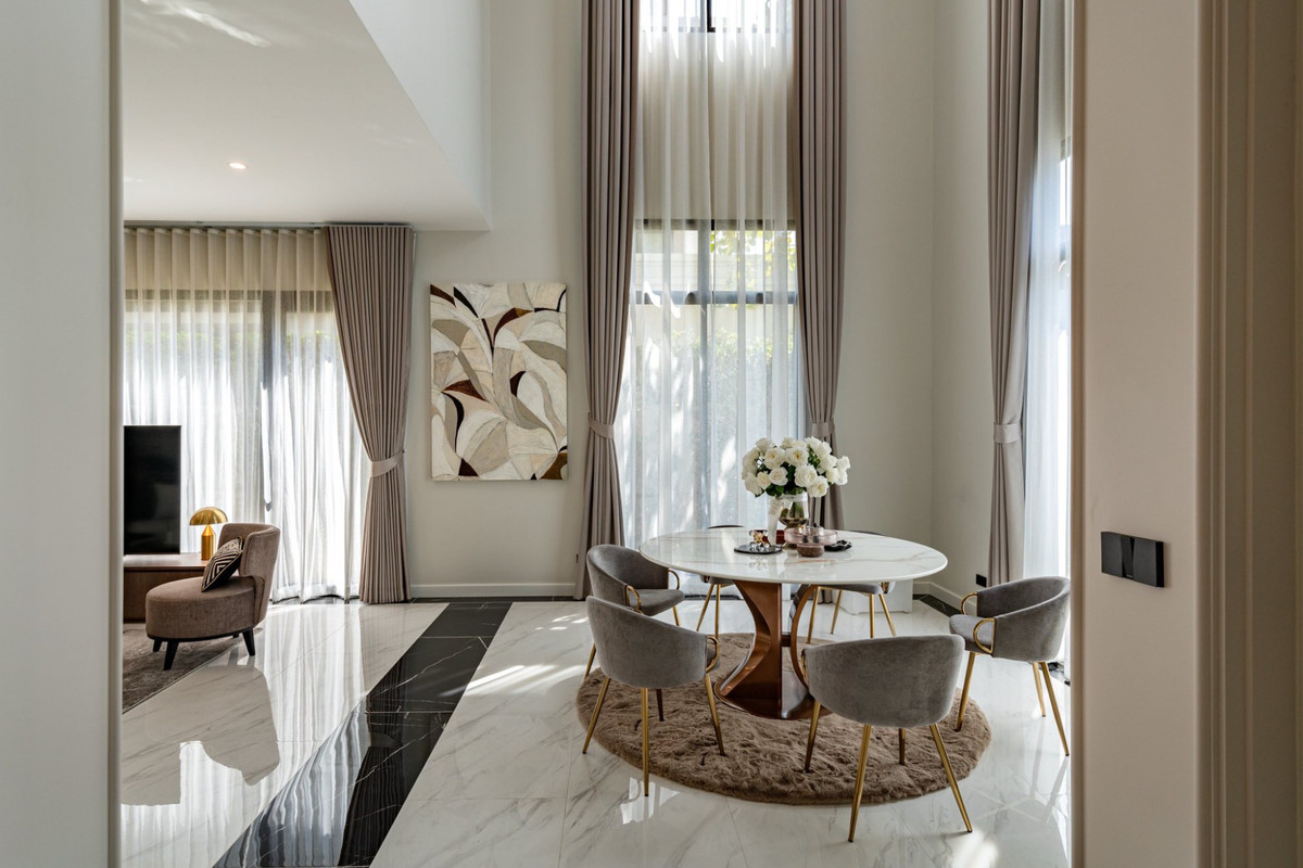 For RentHousePattanakan, Srinakarin : FOR RENT 3-storey luxury home 705sq.m. | Brand-new | Never Occupied | Private Lift 