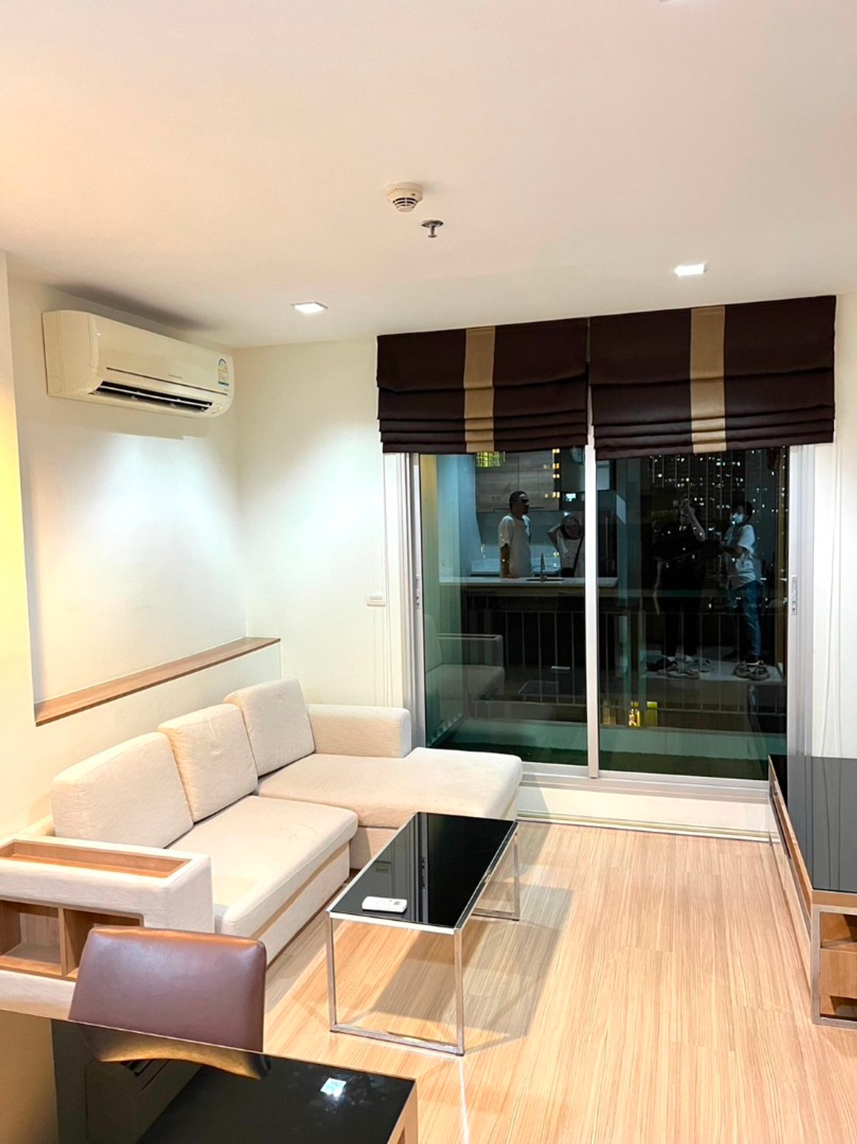 ขายคอนโดรัชดา ห้วยขวาง : 🏡 ก้าวเดียวถึง MRT! 🚆 ห้องกว้าง 46 ตร.ม. อยู่สบายเหมือนบ้าน...  ในราคาที่คุ้มที่สุดในตึก! (ชั้นสูง วิวสวย ลมดี ห้องสภาพใหม่กริ๊บ พร้อมให้คุณเป็นเจ้าของ ✨)