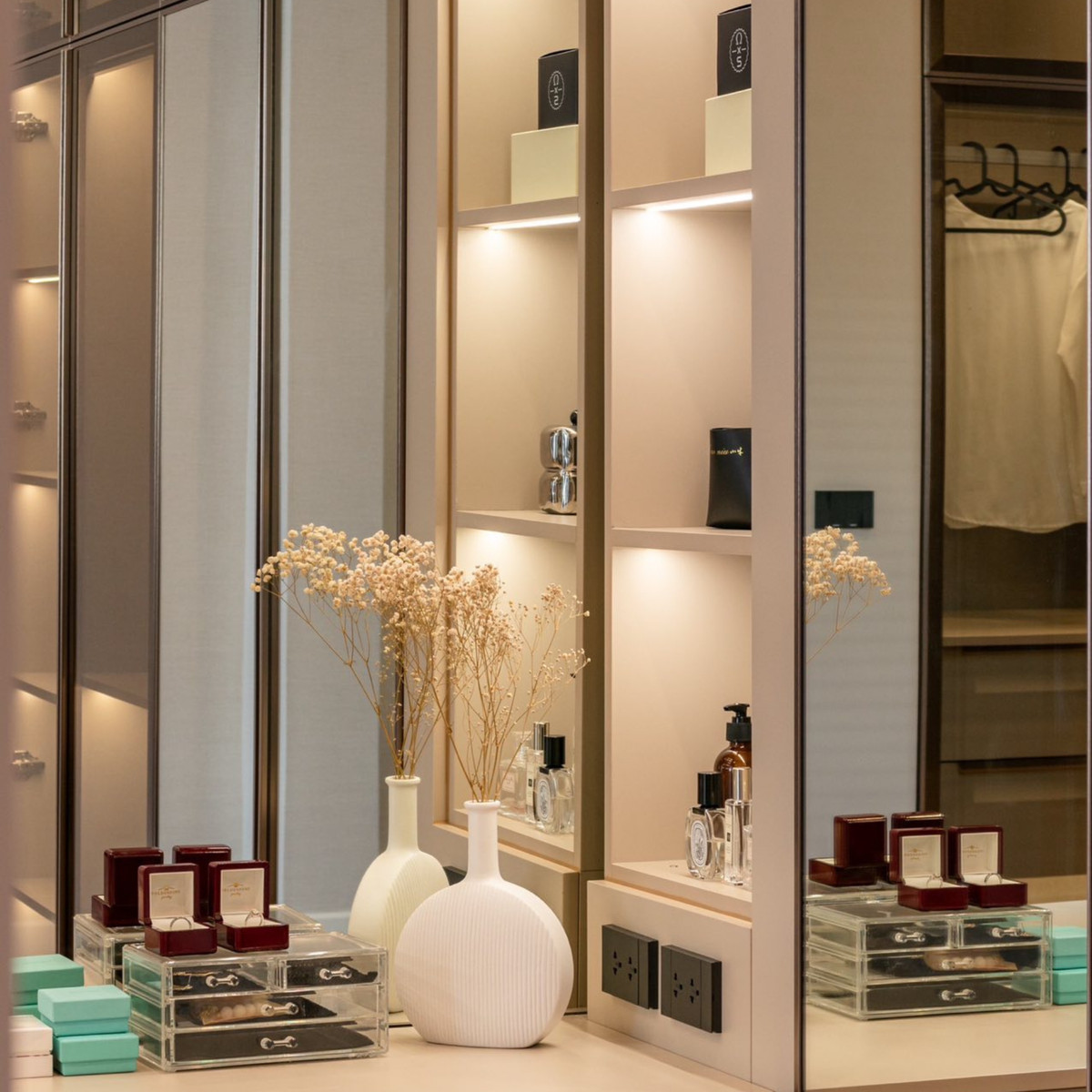 For RentHousePattanakan, Srinakarin : FOR RENT 3-storey luxury home 705sq.m. | Brand-new | Never Occupied | Private Lift 