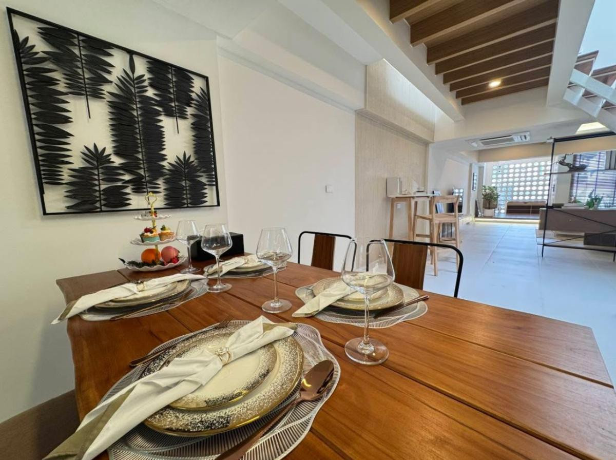 ขายทาวน์โฮมอ่อนนุช อุดมสุข : “เพชร“ ของคลองตันนิเวศน์! 🏡 เหมือนได้บ้านใหม่สไตล์มินิมอล ในทำเลที่ใครๆ ก็อิจฉา! ✨ ส่วนต่างราคาตลาดคุ้มจนต้องรีบทัก ใกล้ทองหล่อ-เอกมัย บ้านที่รีโนเวทเสร็จปุ๊บคนถามเพียบ!