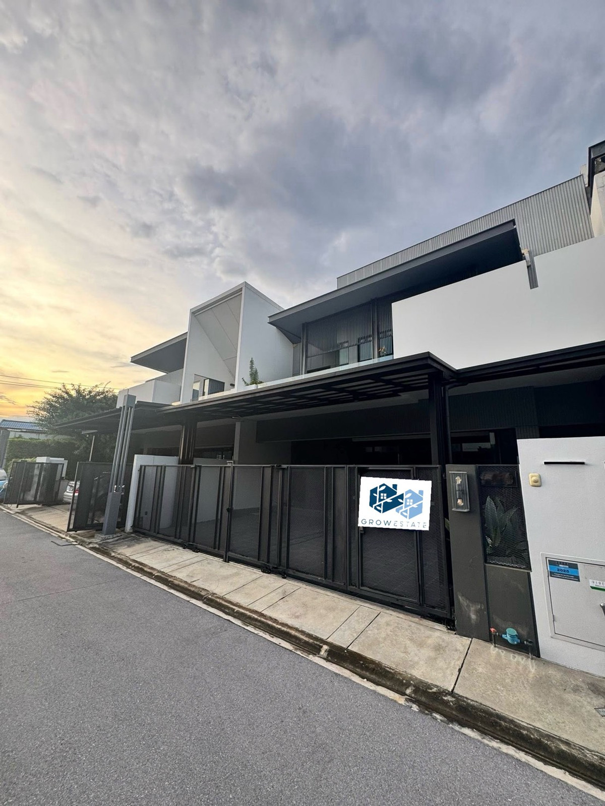 For RentHouseBangna, Bearing, Lasalle : P-2880 for rent vive Bangnak km.7, ready to move in, good location, near the expressway and mega Bangna.