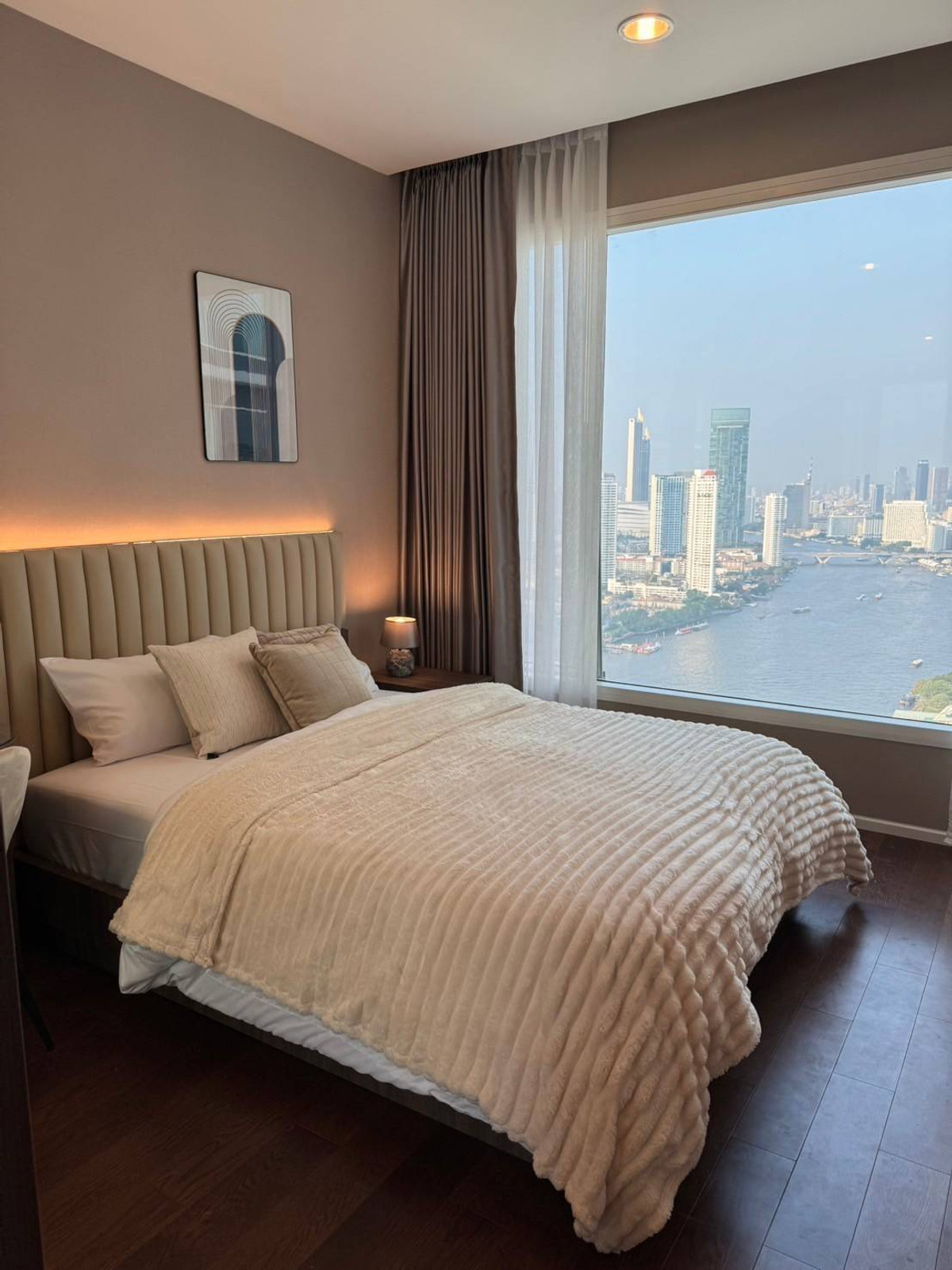 ให้เช่าคอนโดสาทร นราธิวาส : ให้เช่า คอนโดหรู 3 ห้องนอน Maenam Residences เดิน5 นาที ถึงโรงเรียนนานาชาติ Shrewsbury