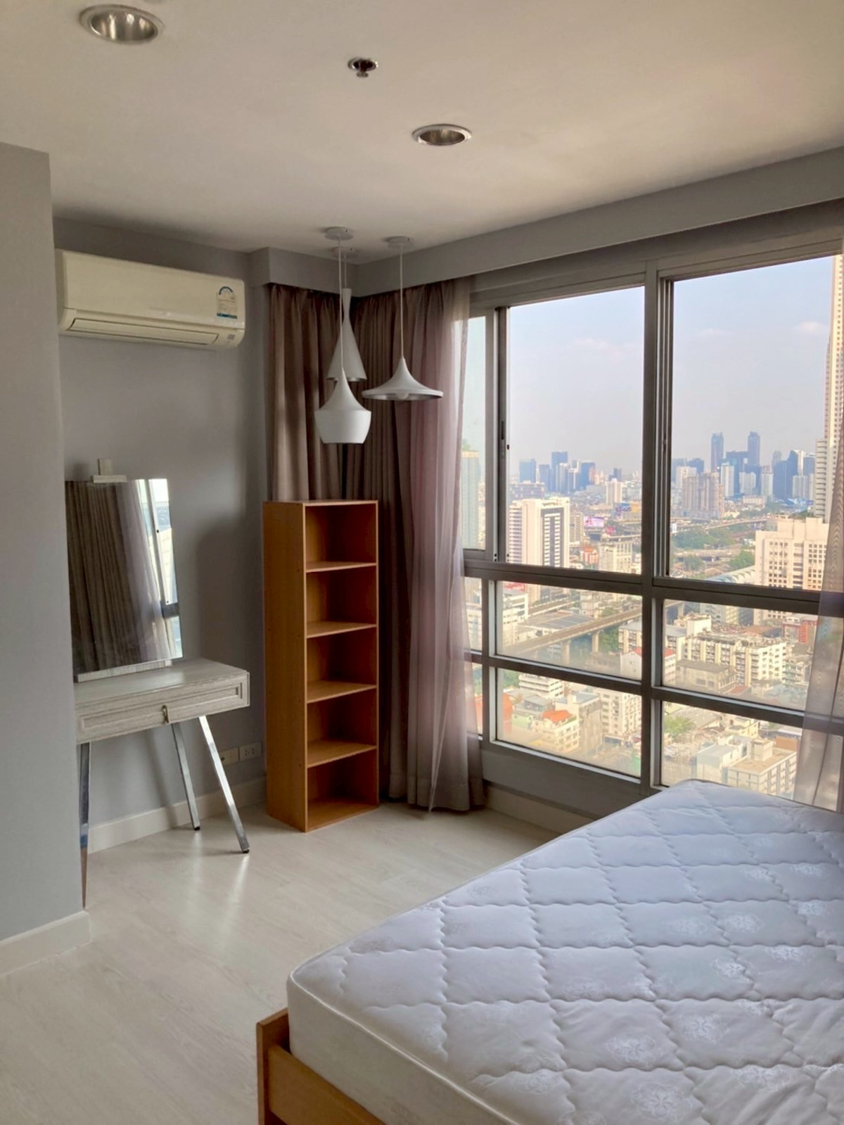 For RentCondoRatchathewi,Phayathai : For Rent! Pathumwan Resort Condominium (Phaya Thai) | 1 Bedroom 1 Bathroom 50 sq.m. 29th Floor | Fully Renovated – Like New!