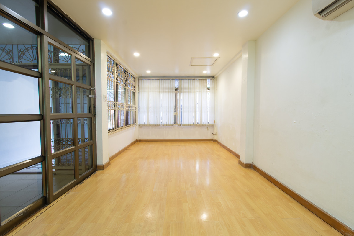 ขายทาวน์โฮมสาทร นราธิวาส : ทาวน์โฮมกลางสาทร — ทำเล Rare Item ใกล้ MRT ลุมพินี 3 ชั้น | ทำเลสาทร-พระรามสี่-ศรีบำเพ็ญ-เย็นอากาศ