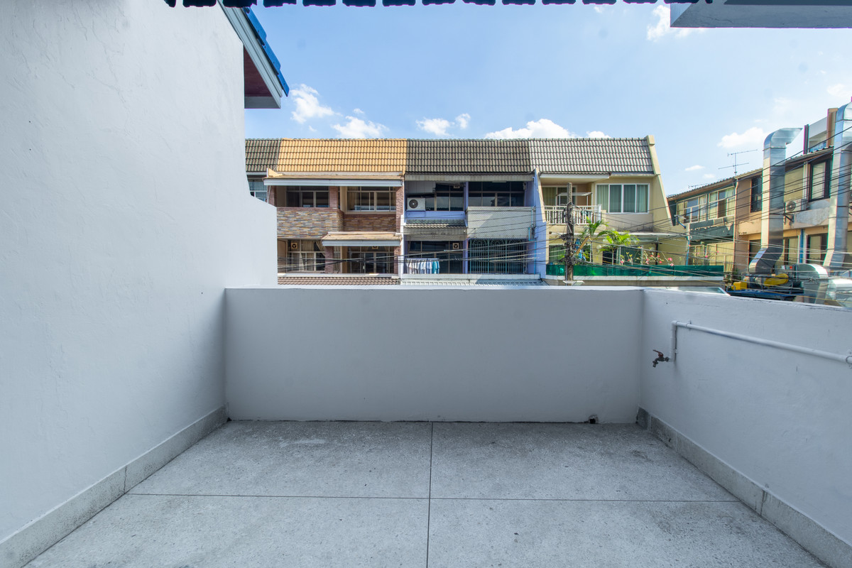 ขายทาวน์โฮมสาทร นราธิวาส : ทาวน์โฮมกลางสาทร — ทำเล Rare Item ใกล้ MRT ลุมพินี 3 ชั้น | ทำเลสาทร-พระรามสี่-ศรีบำเพ็ญ-เย็นอากาศ