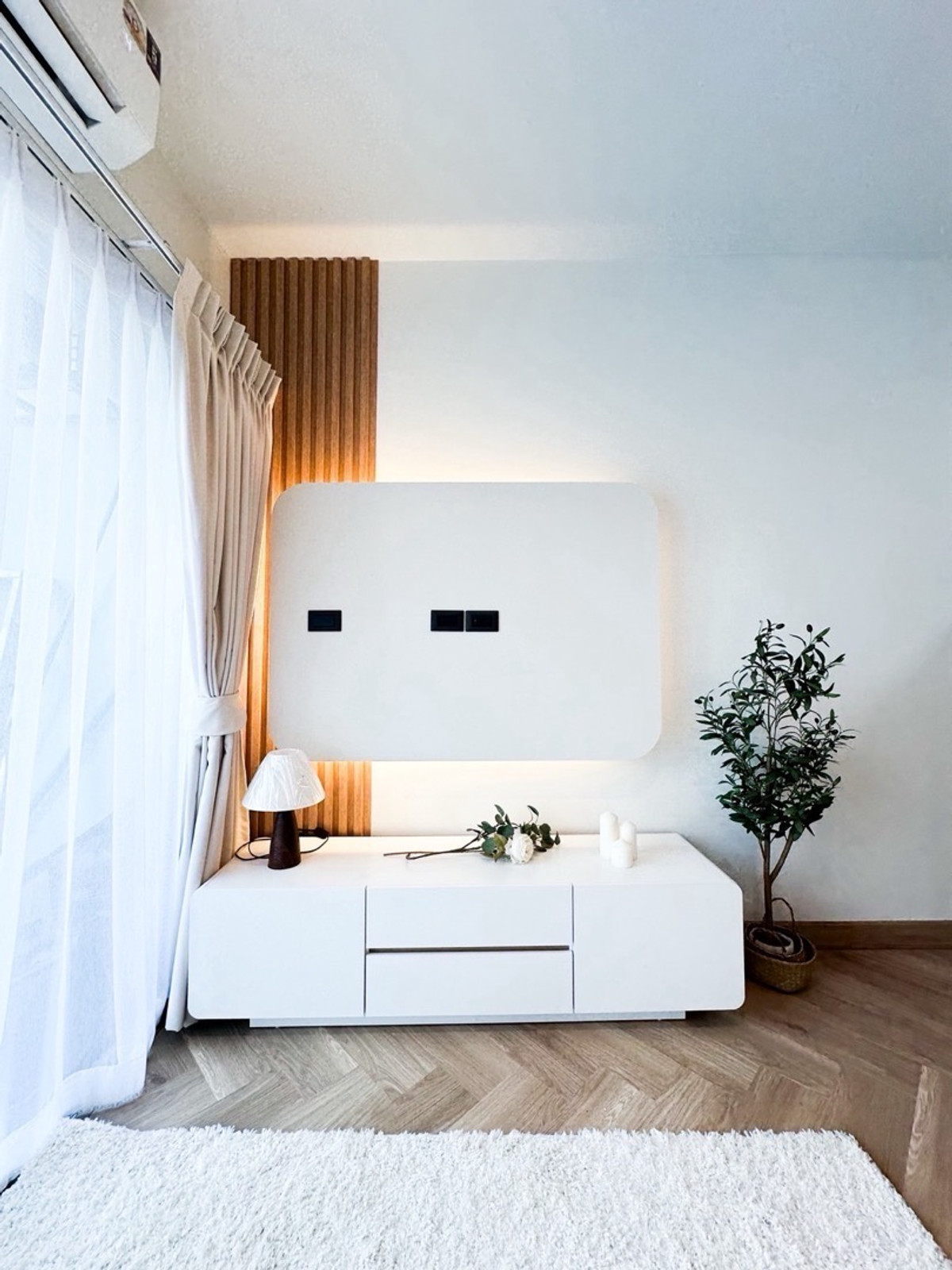 For SaleCondoRama9, Petchburi, RCA : Urgent Sale 🔥 A Space Asoke - Ratchada 🔥 Beautifully decorated and fully furnished. Near MRT Rama 9.