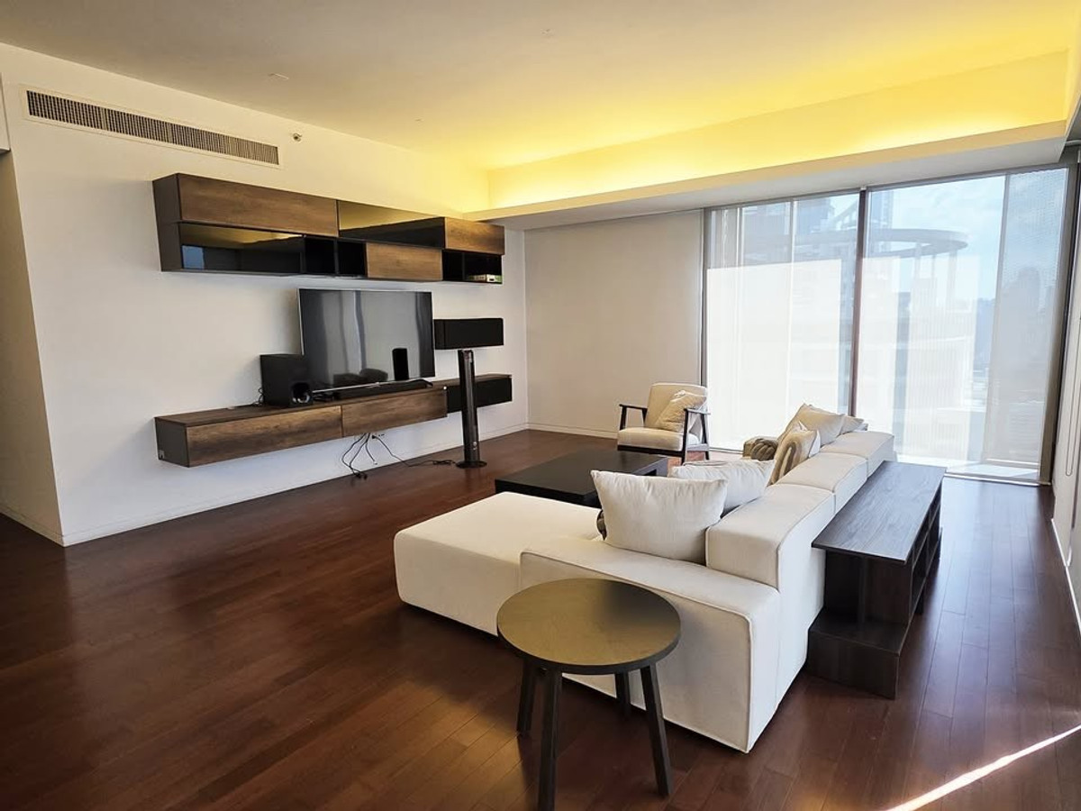 For RentCondoWitthayu, Chidlom, Langsuan, Ploenchit : Hansar Rajdamri for rent 175 sqm 2 beds 2 baths 170,000 per month