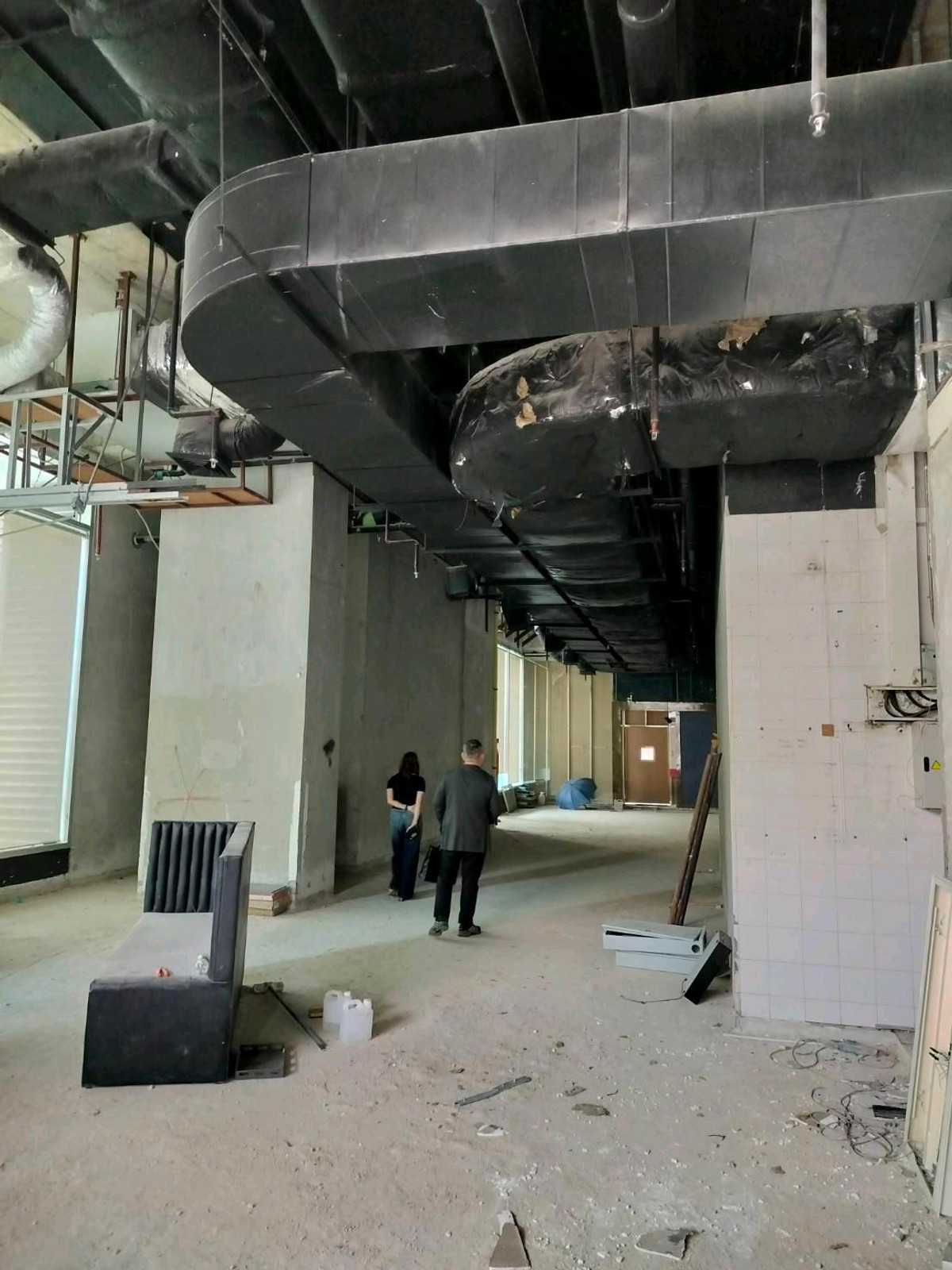 ให้เช่าร้านค้า/ตลาดนัดพระราม 9 เพชรบุรีตัดใหม่ RCA : ให้เช่า Shop ใต้คอนโด Belle Grand Rama 9 | พื้นที่รูปตัว L | ทำเลพระราม 9 CBD