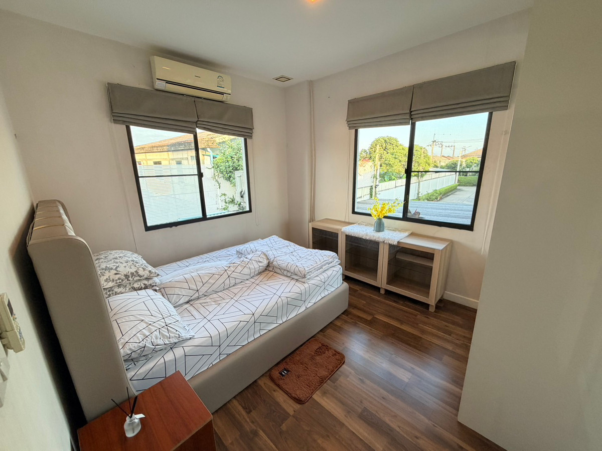 For RentHousePattanakan, Srinakarin : For rent 133.8 sq m, 4 bedrooms, 3 bathrooms, 2-story detached house, Manthana Rama 9, Srinakarin, Krungthep Kreetha Soi 7.