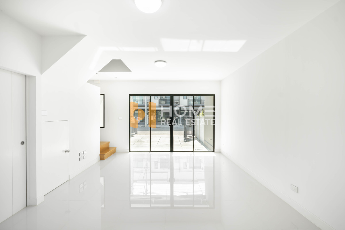 ขายทาวน์โฮมปิ่นเกล้า จรัญสนิทวงศ์ : 🏡✨ หลังมุมติดถนนเมน! สภาพใหม่กริบ ราคาดีที่สุดในโครงการ 💥 ทาวน์โฮม บ้านกลางเมือง ปิ่นเกล้า - จรัญ / 3 ห้องนอน (ขาย), Baan Klang Muang Pinklao - Charan / Townhome 3 Bedrooms (FOR SALE) BALL215