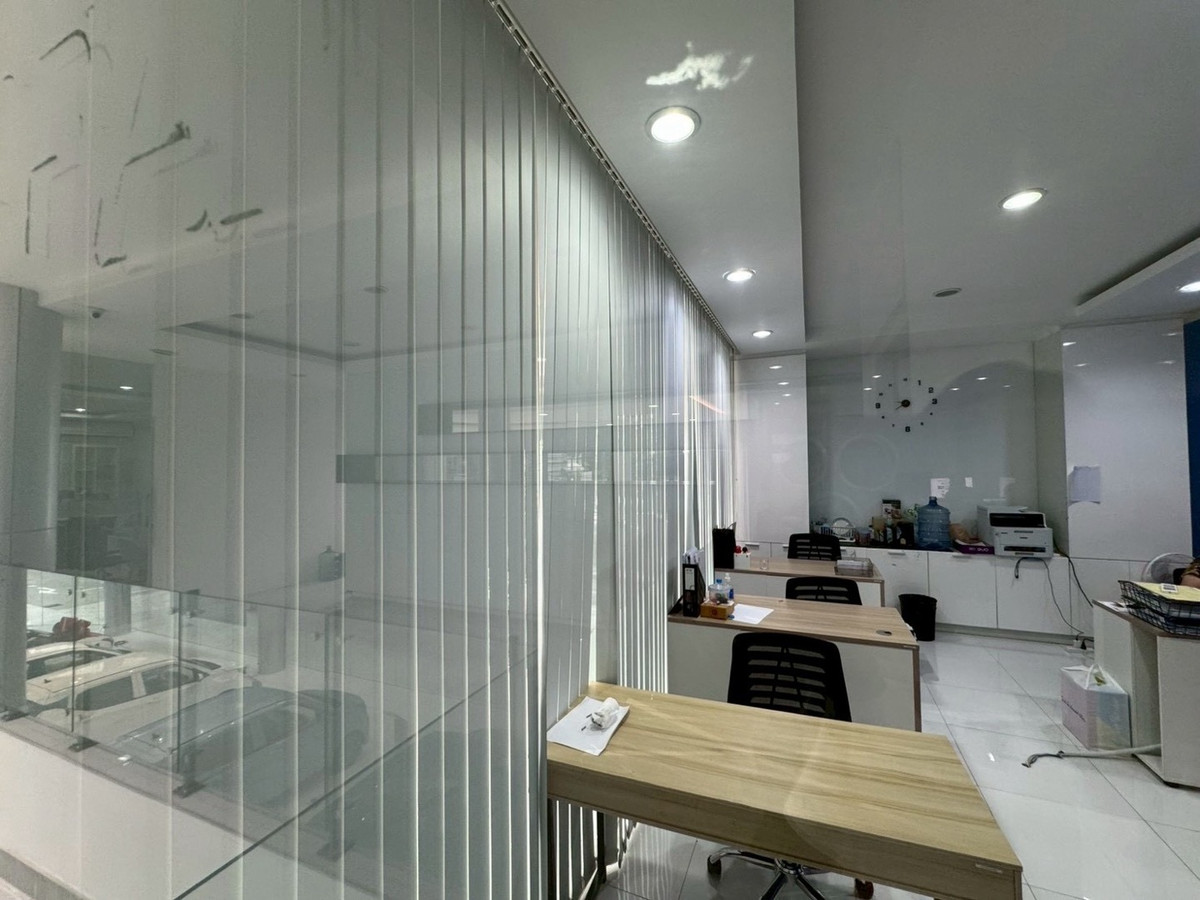 For RentShowroomRama9, Petchburi, RCA : 📌Car Showroom for rent, Rama 9 location  able to do business Pilates,Fitness,Clinic