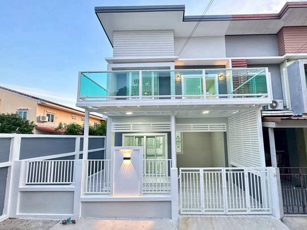 ขายทาวน์โฮมนนทบุรี บางใหญ่ บางบัวทอง : ขายทาวน์เฮ้าส์ 2 ชั้น หลังมุม หมู่บ้านบัวทองธานี เฟส 17 ซอย 26/6 เนื้อที่ 28.4 ตารางวา 4 ห้องนอน ตำบลบางบัวทอง อำเภอบางบัวทอง จังหวัดนนทบุรี