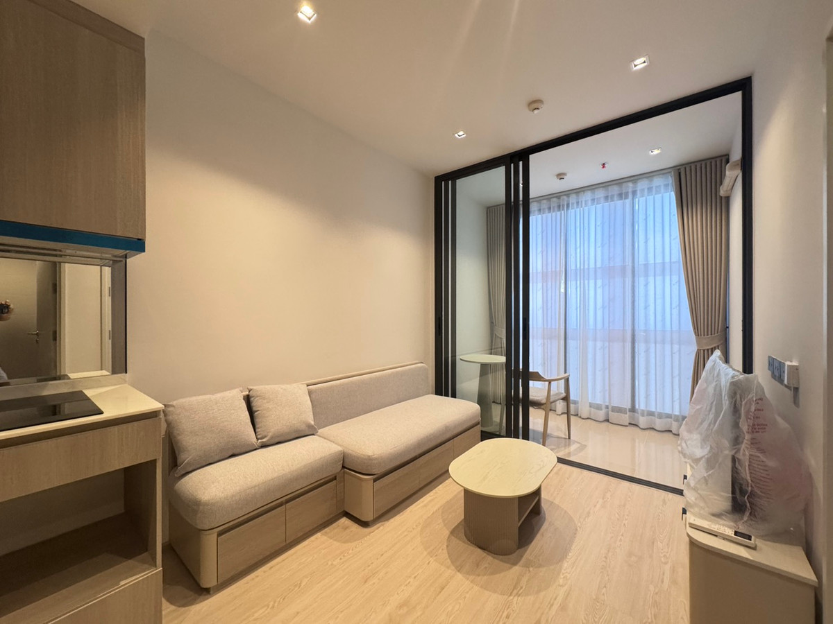 For RentCondoWongwianyai, Charoennakor : Reference Sathorn Wongwian Yai, new room, complete furniture, electrical appliances, on the way, please inquire.