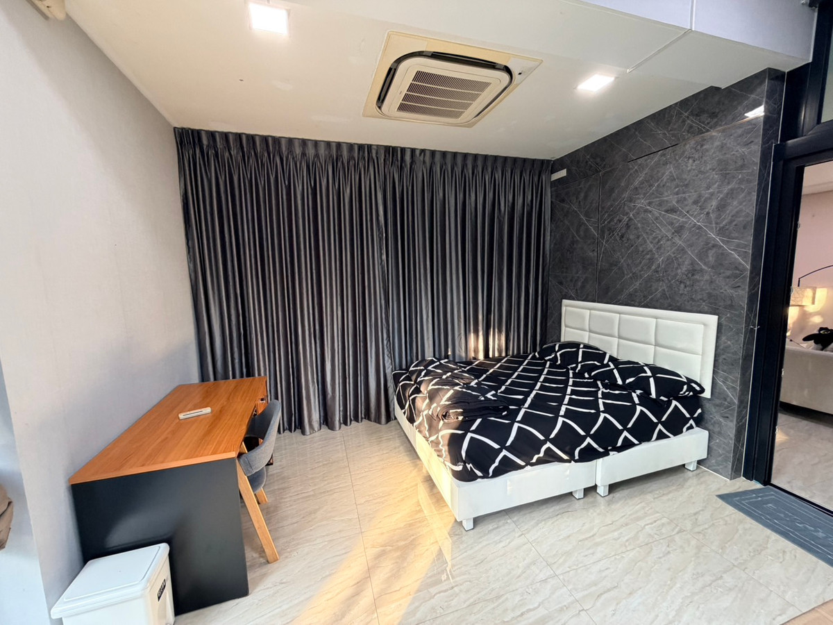 For RentHousePattanakan, Srinakarin : For rent 133.8 sq m, 4 bedrooms, 3 bathrooms, 2-story detached house, Manthana Rama 9, Srinakarin, Krungthep Kreetha Soi 7.