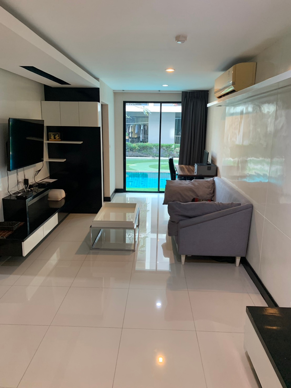 ให้เช่าคอนโดรัชดา ห้วยขวาง : ให้เช่าคอนโดห้องใหญ่ Pool Access  Metro Sky Ratchada | ใกล้ MRT ห้วยขวาง