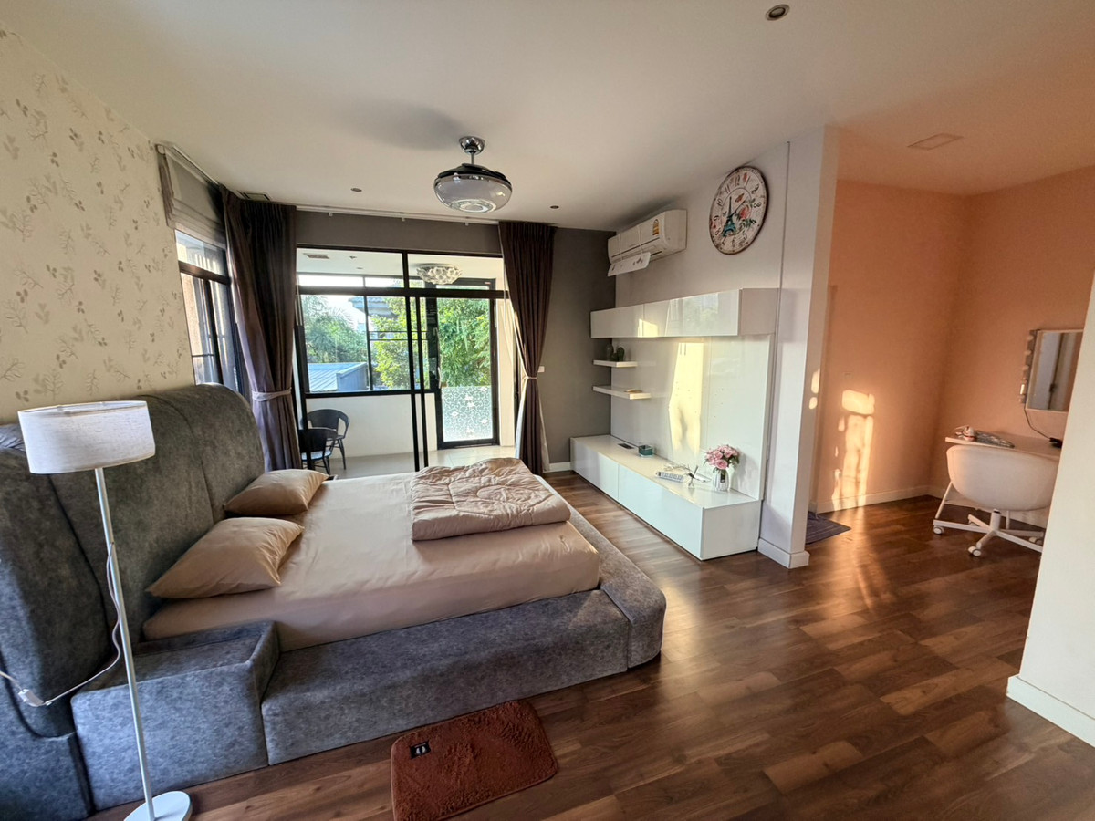 For RentHousePattanakan, Srinakarin : For rent 133.8 sq m, 4 bedrooms, 3 bathrooms, 2-story detached house, Manthana Rama 9, Srinakarin, Krungthep Kreetha Soi 7.